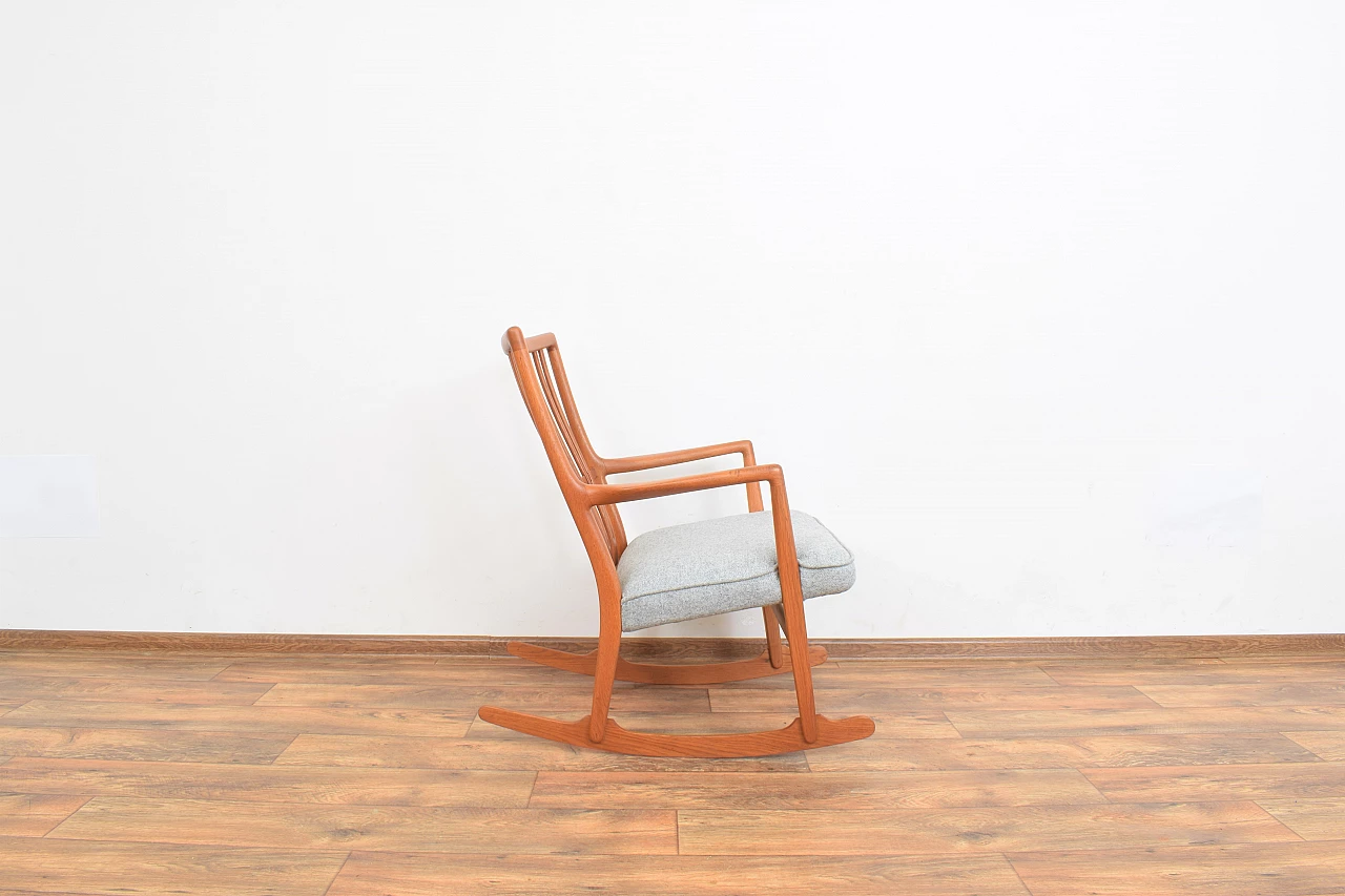 ML33 rocking chair by Hans J. Wegner for A/S Mikael Laursen, 1950s 3