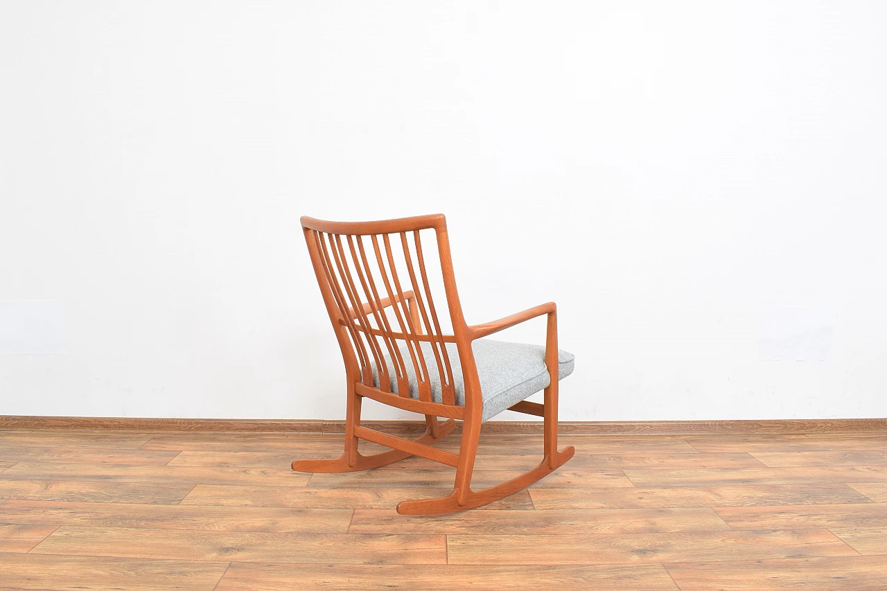 ML33 rocking chair by Hans J. Wegner for A/S Mikael Laursen, 1950s 5