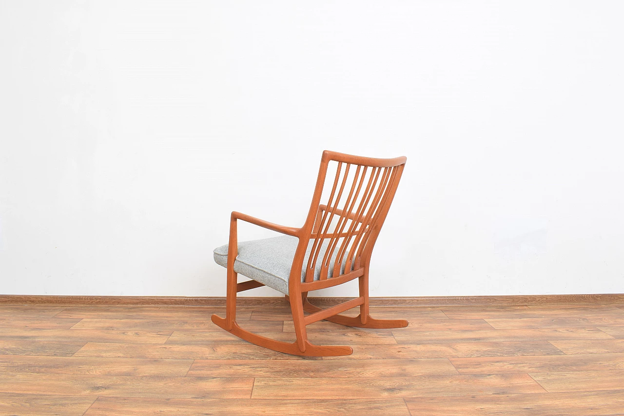 ML33 rocking chair by Hans J. Wegner for A/S Mikael Laursen, 1950s 6