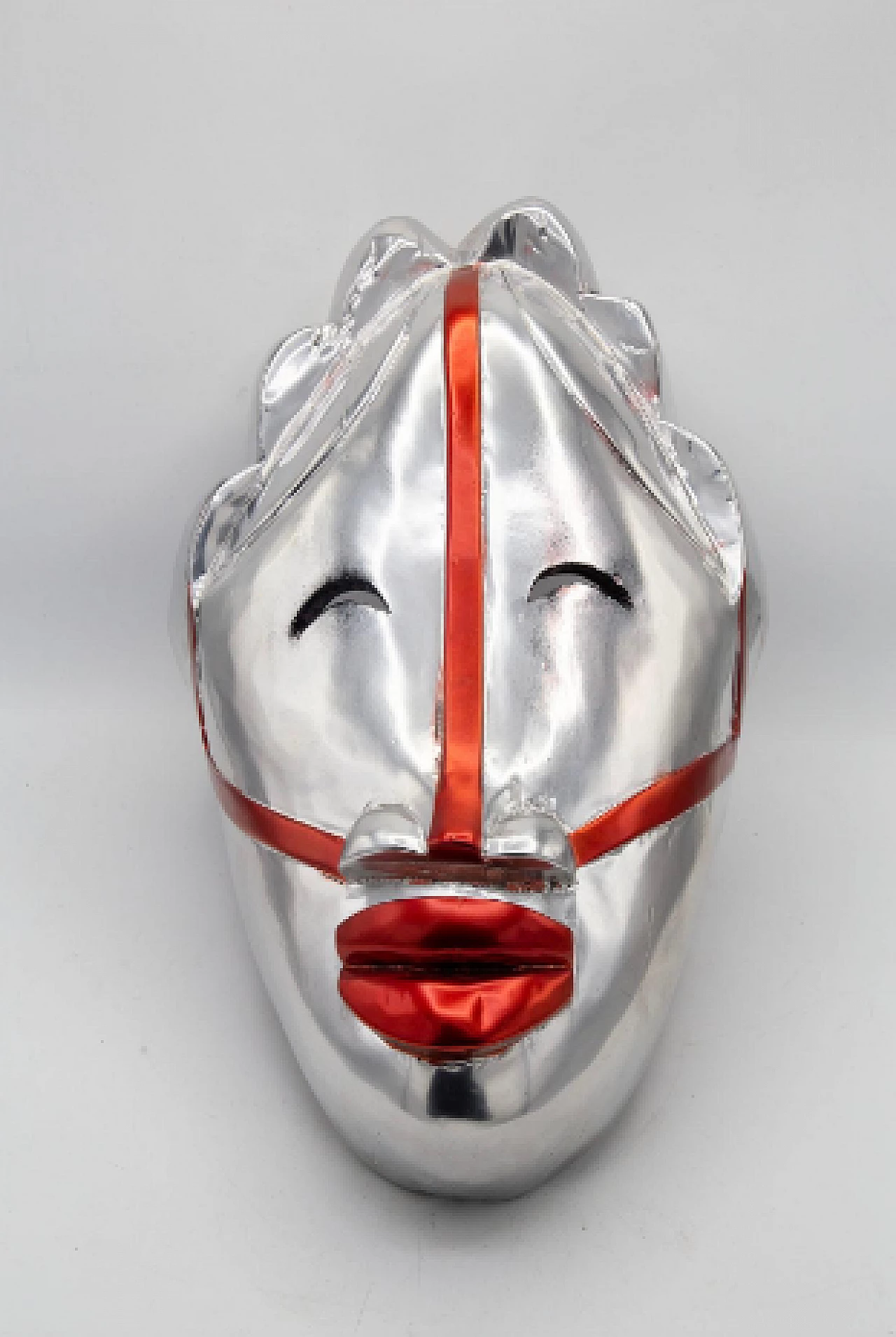 Bomberbax, maschera africana in legno verniciato argento e rosso 3