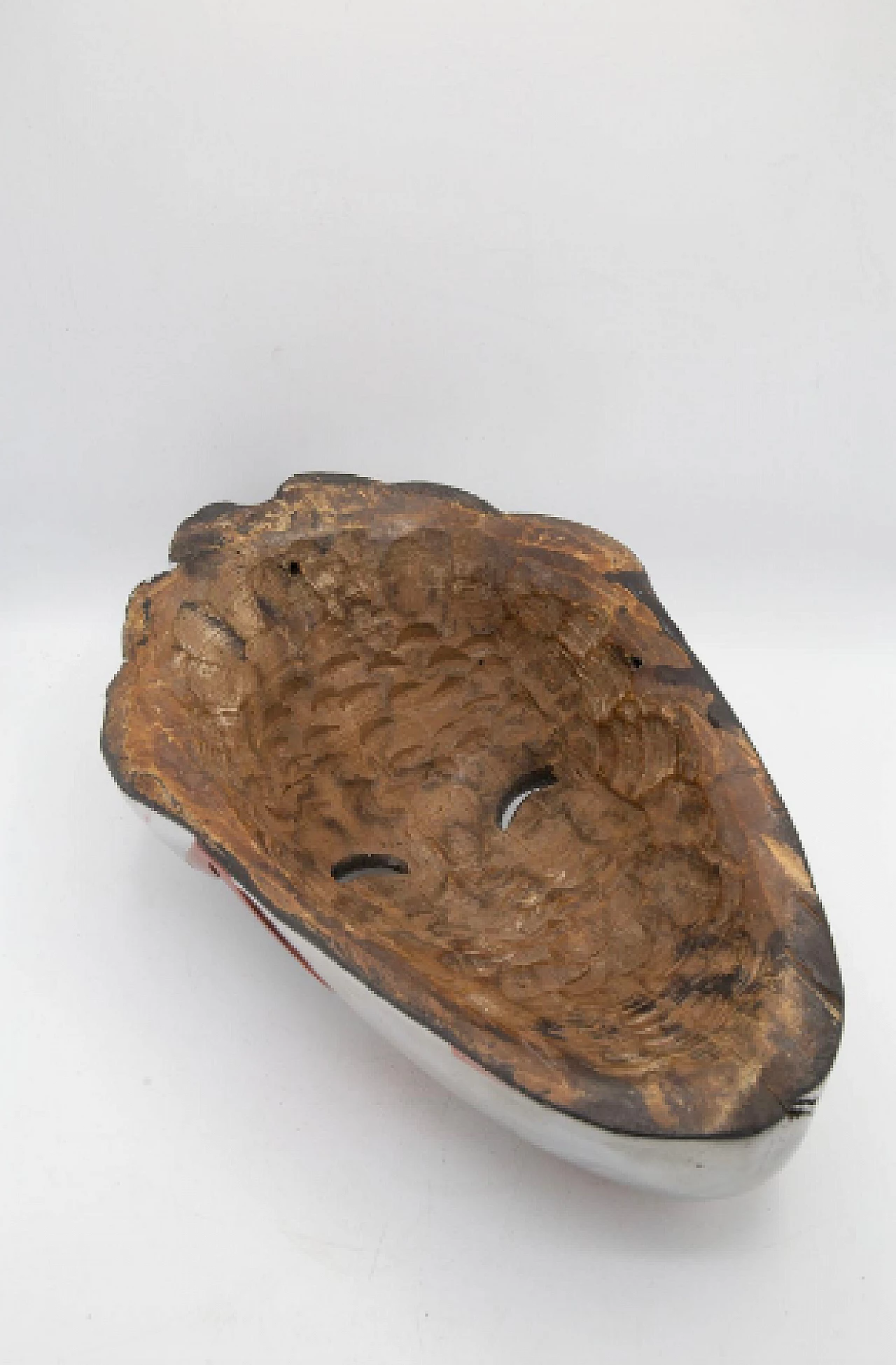 Bomberbax, maschera africana in legno verniciato argento e rosso 8