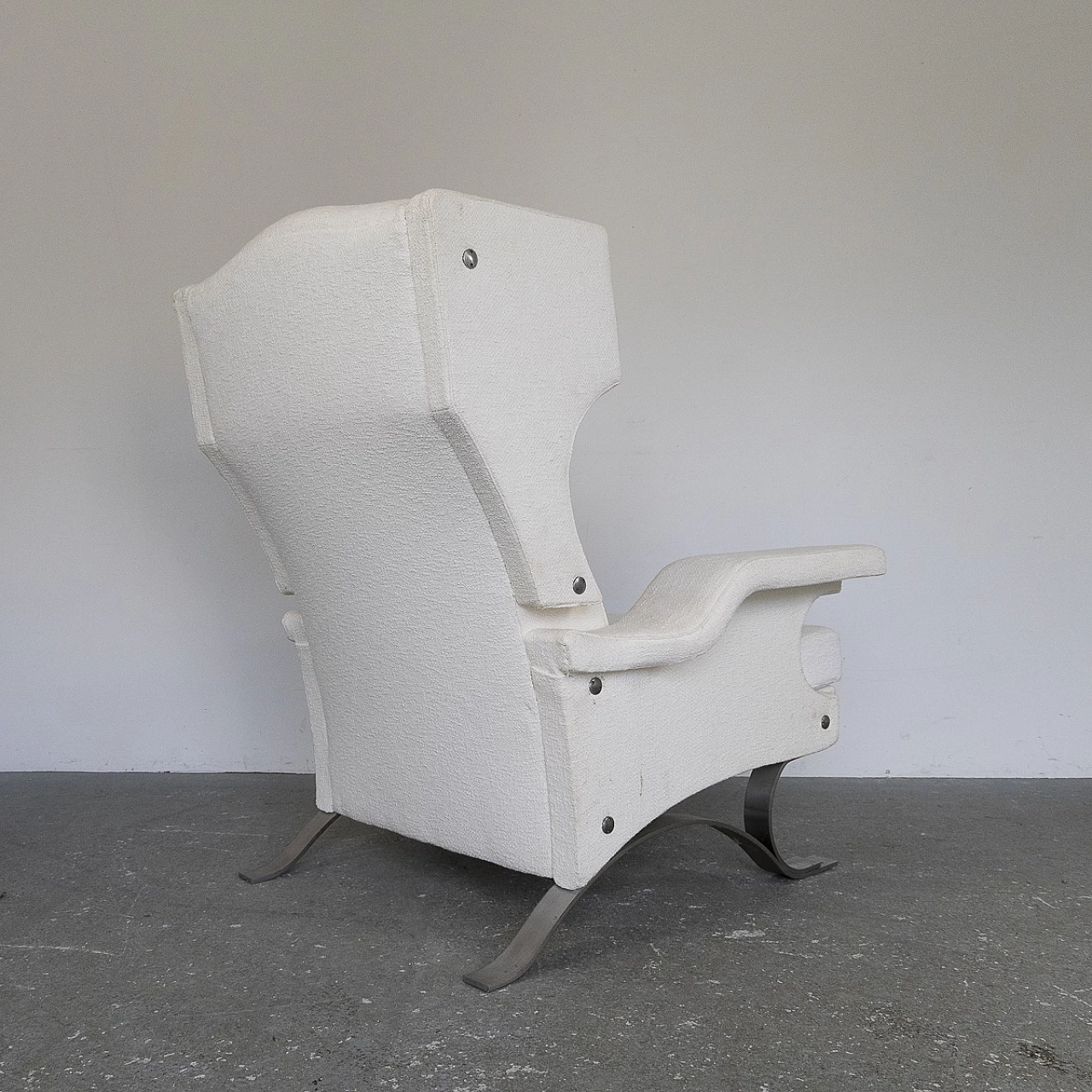 Armchair in white fabric and chrome-plated metal, 1960s 8