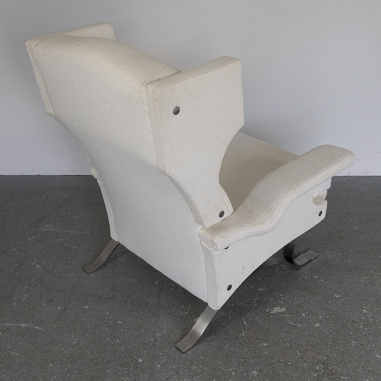 Armchair in white fabric and chrome-plated metal, 1960s 9
