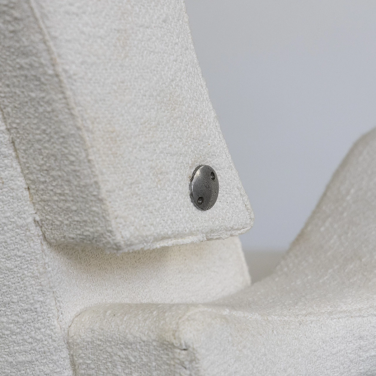 Poltrona in tessuto bianco e metallo cromato, anni '60 11