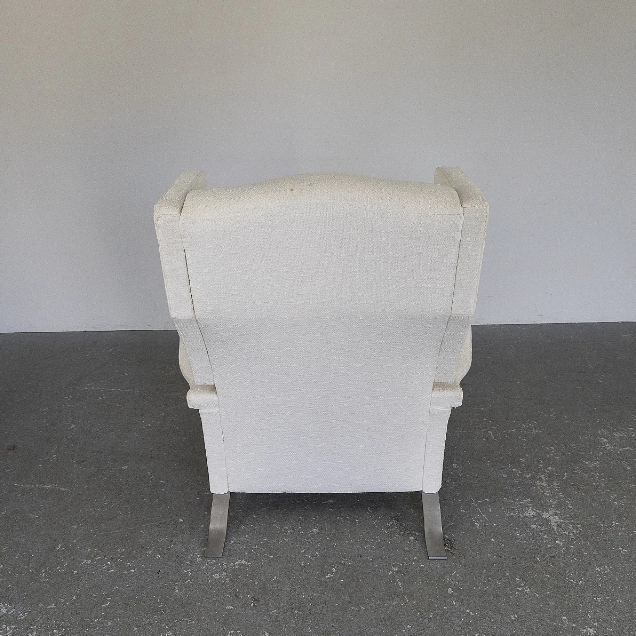 Armchair in white fabric and chrome-plated metal, 1960s 12