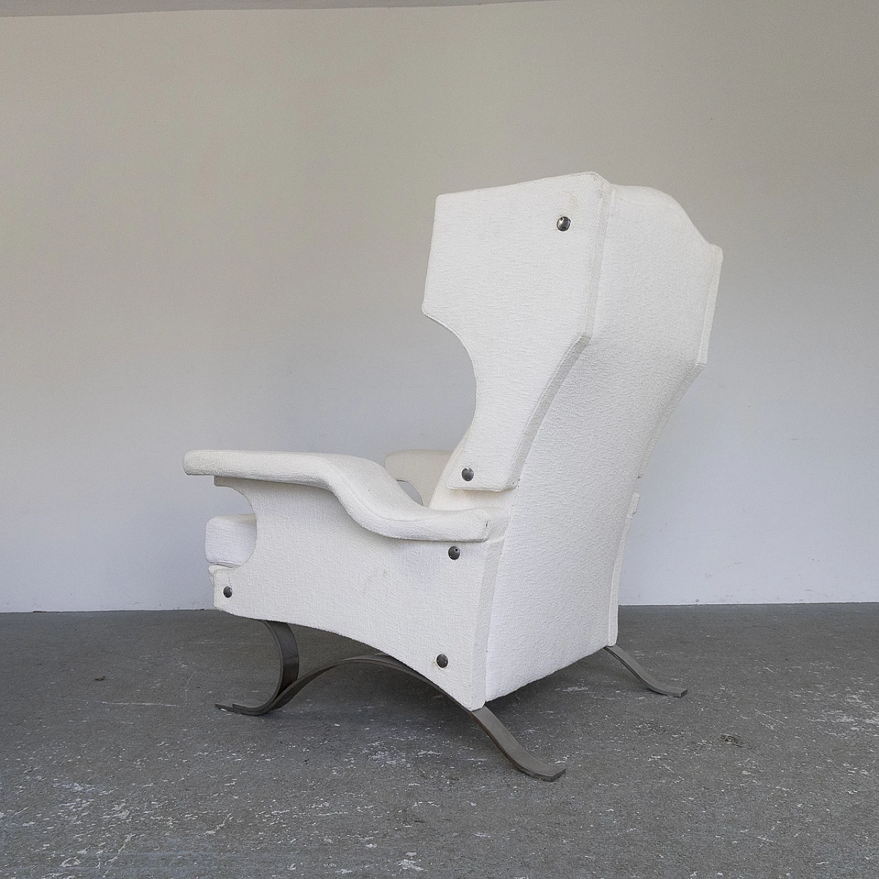 Armchair in white fabric and chrome-plated metal, 1960s 14