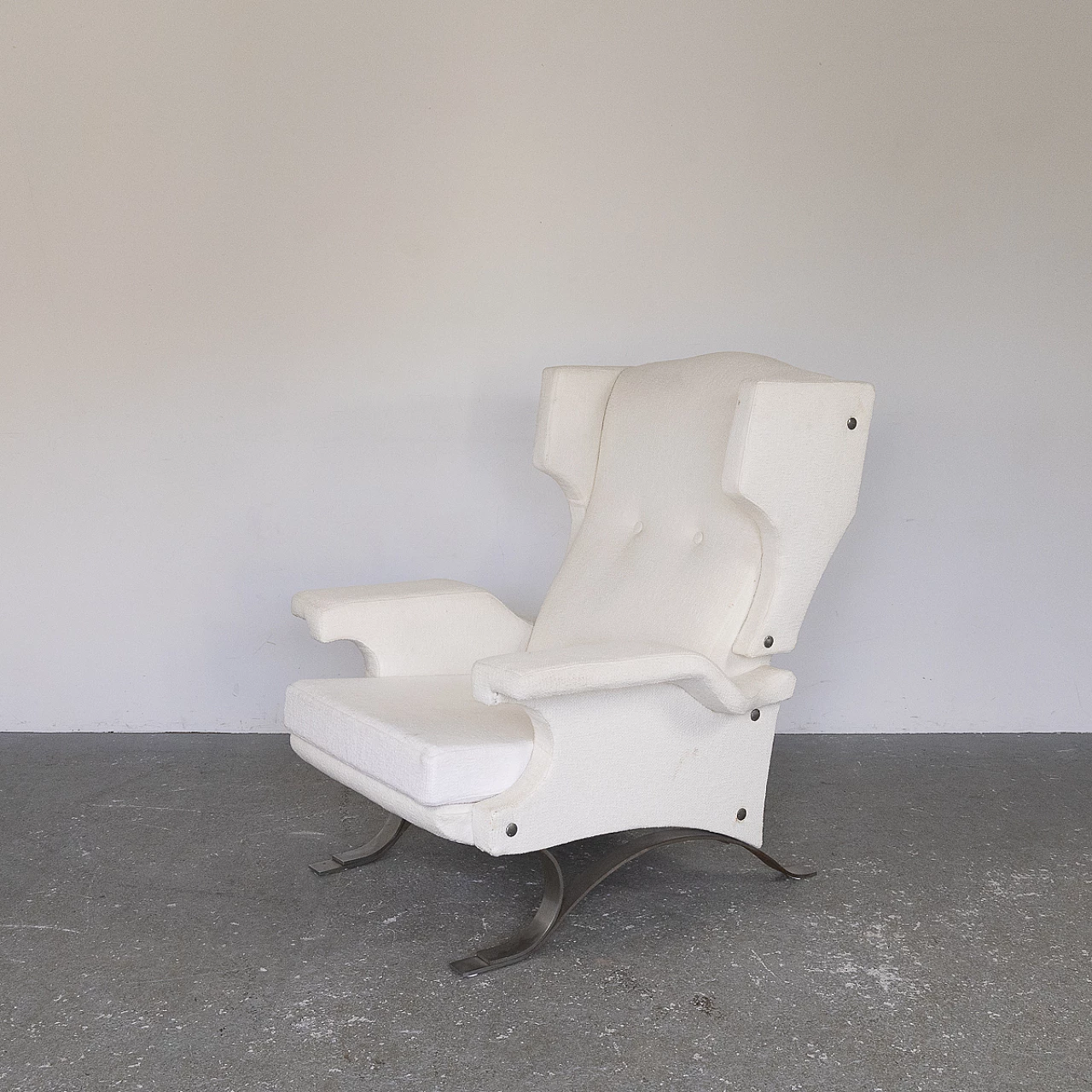 Armchair in white fabric and chrome-plated metal, 1960s 15