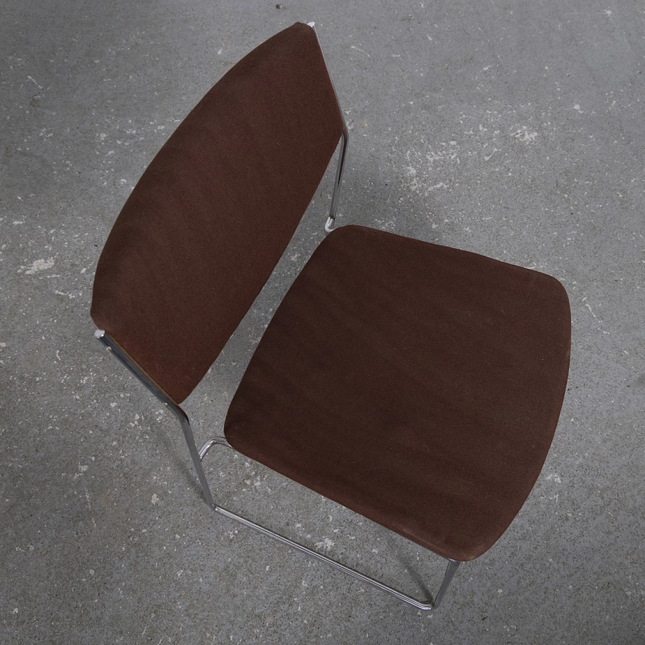 6 metal and fabric stacking chairs, 1970s 17