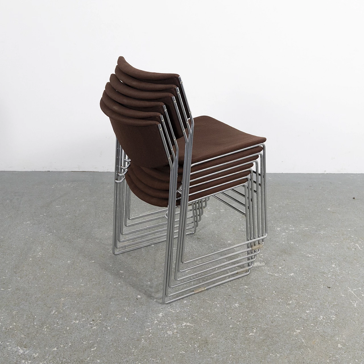 6 metal and fabric stacking chairs, 1970s 19