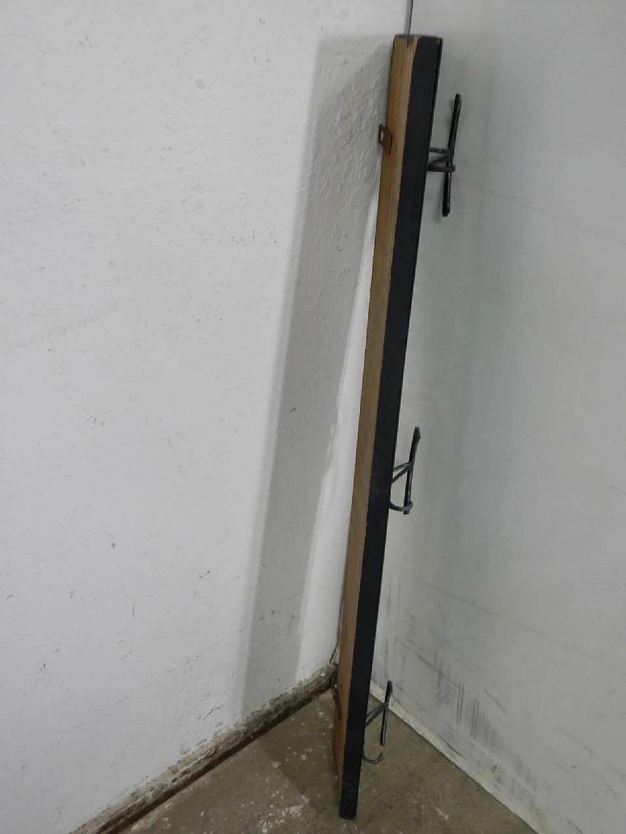 Appendiabiti da parete in abete e formica verde, anni '70 5