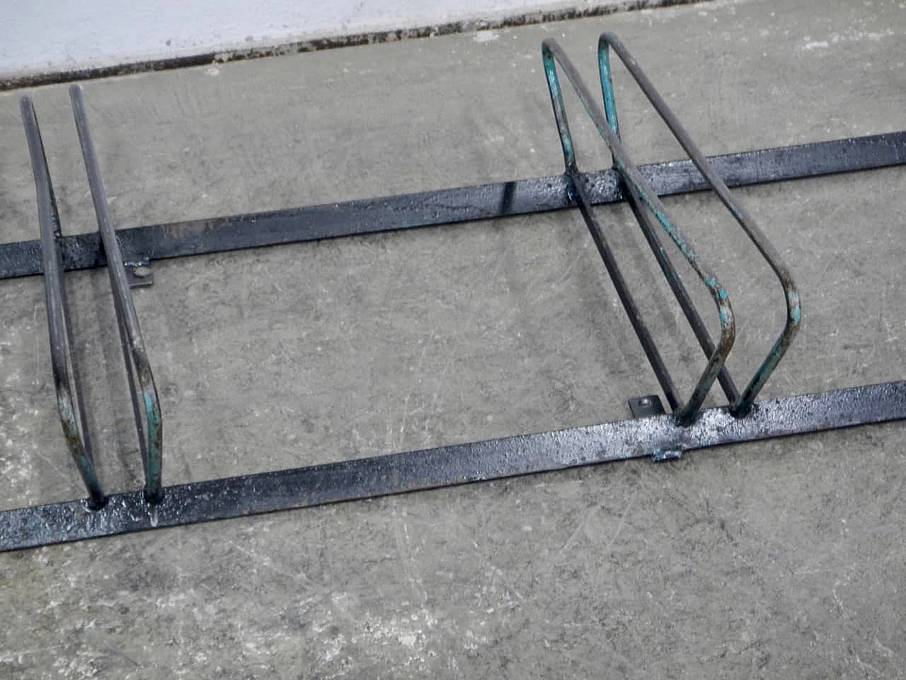 Four-seater iron bicycle rack, 1960s 3