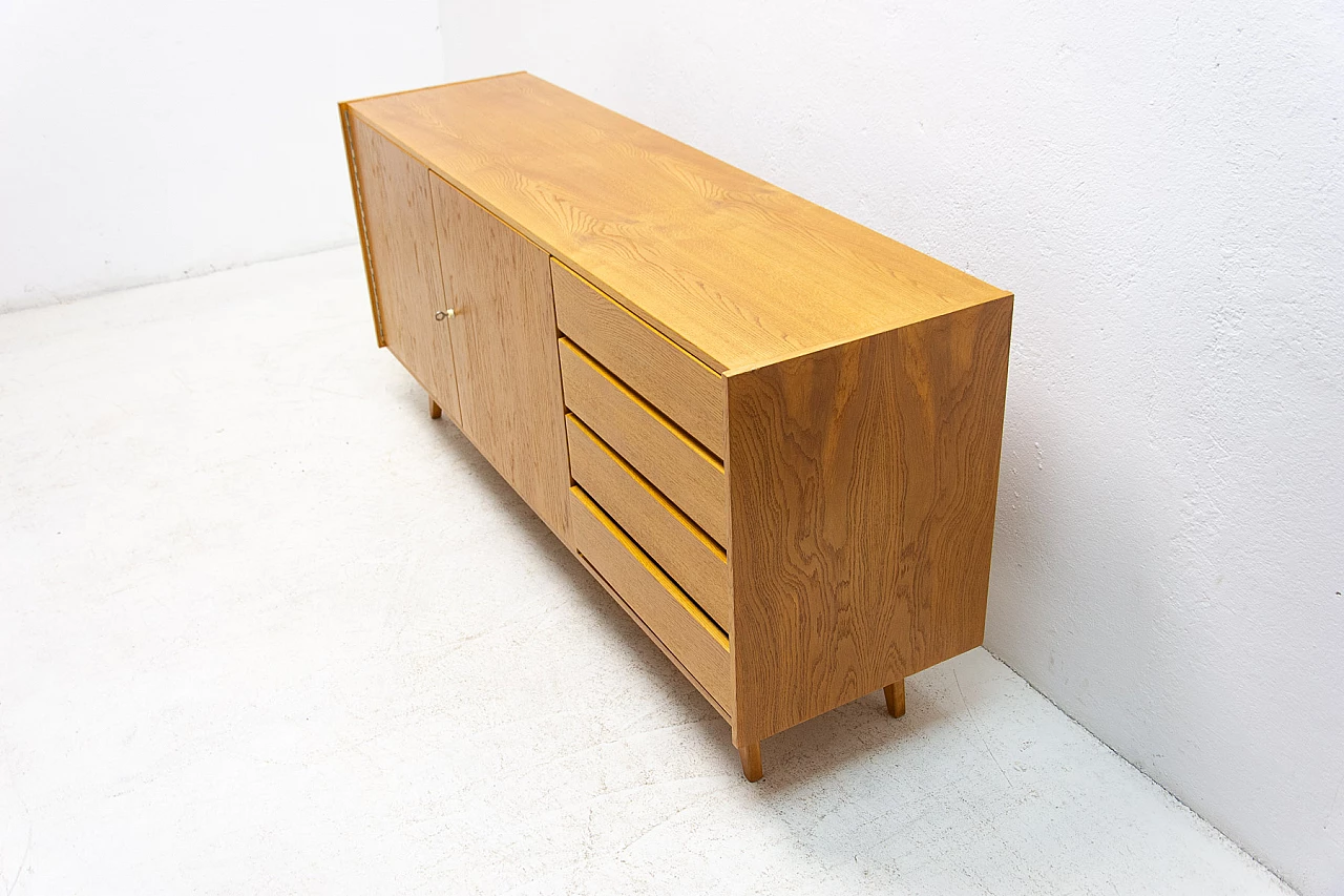 Credenza U-458 in faggio e compensato di Jiri Jiroutek per Interier Praha, anni '60 3