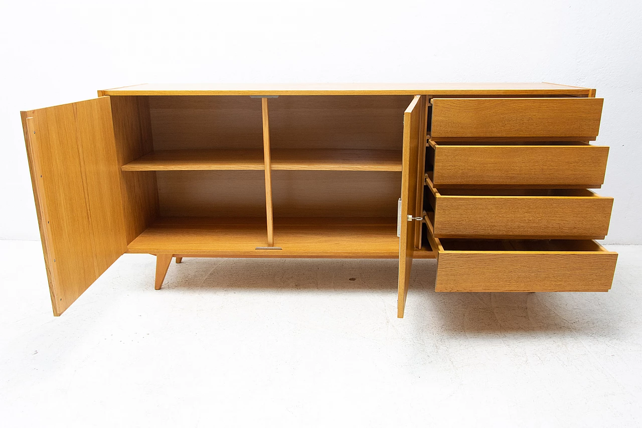 Credenza U-458 in faggio e compensato di Jiri Jiroutek per Interier Praha, anni '60 6