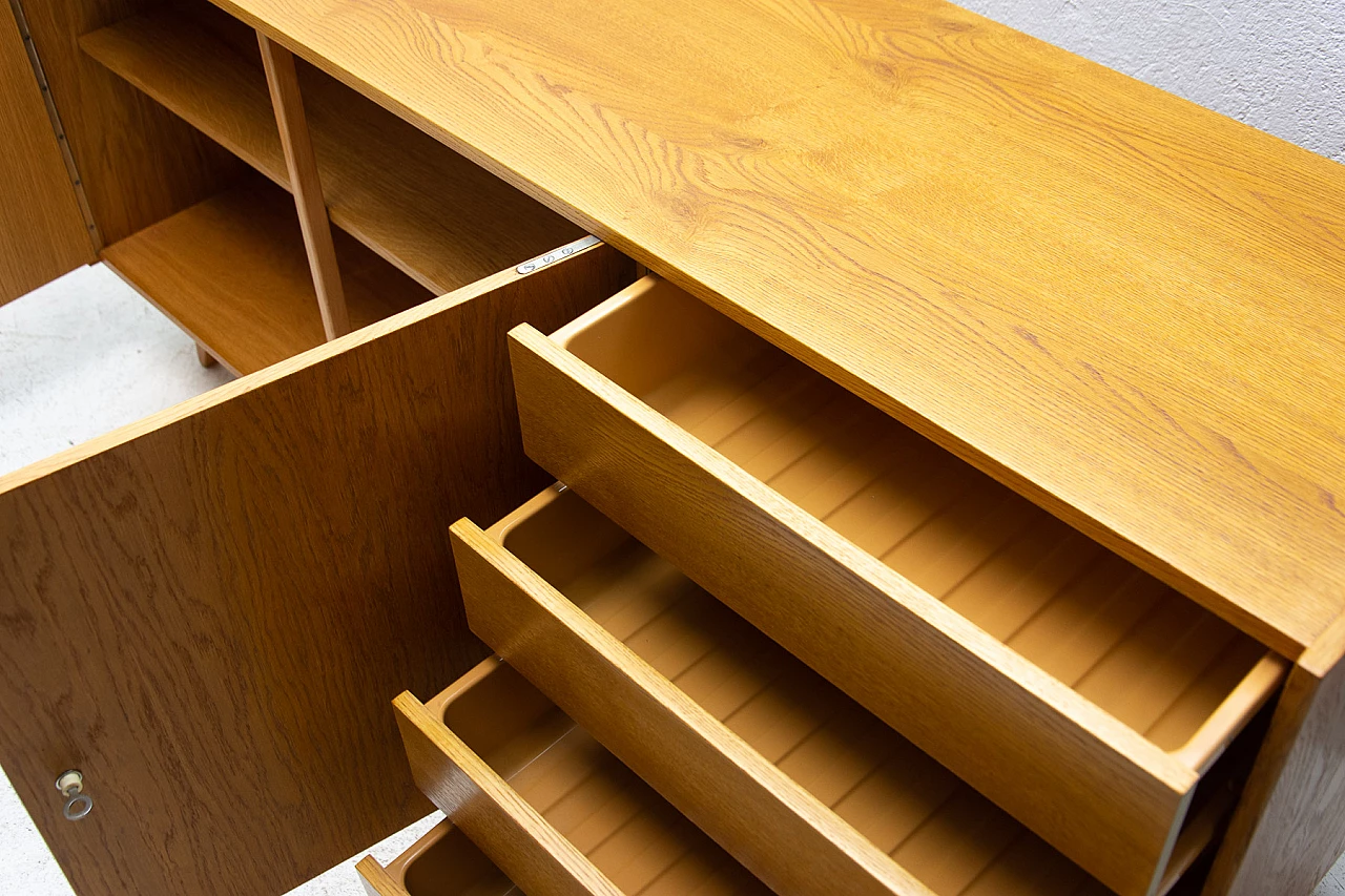 Credenza U-458 in faggio e compensato di Jiri Jiroutek per Interier Praha, anni '60 8