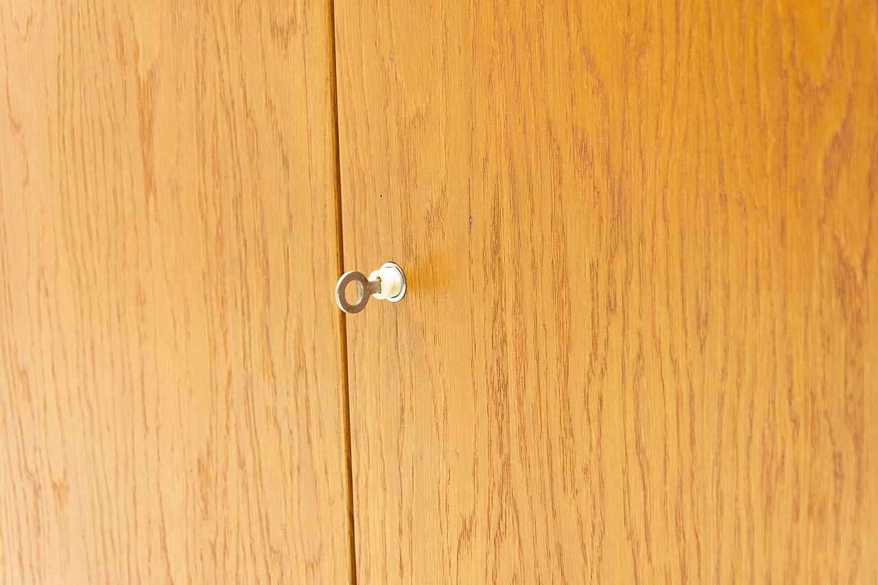 Credenza U-458 in faggio e compensato di Jiri Jiroutek per Interier Praha, anni '60 12