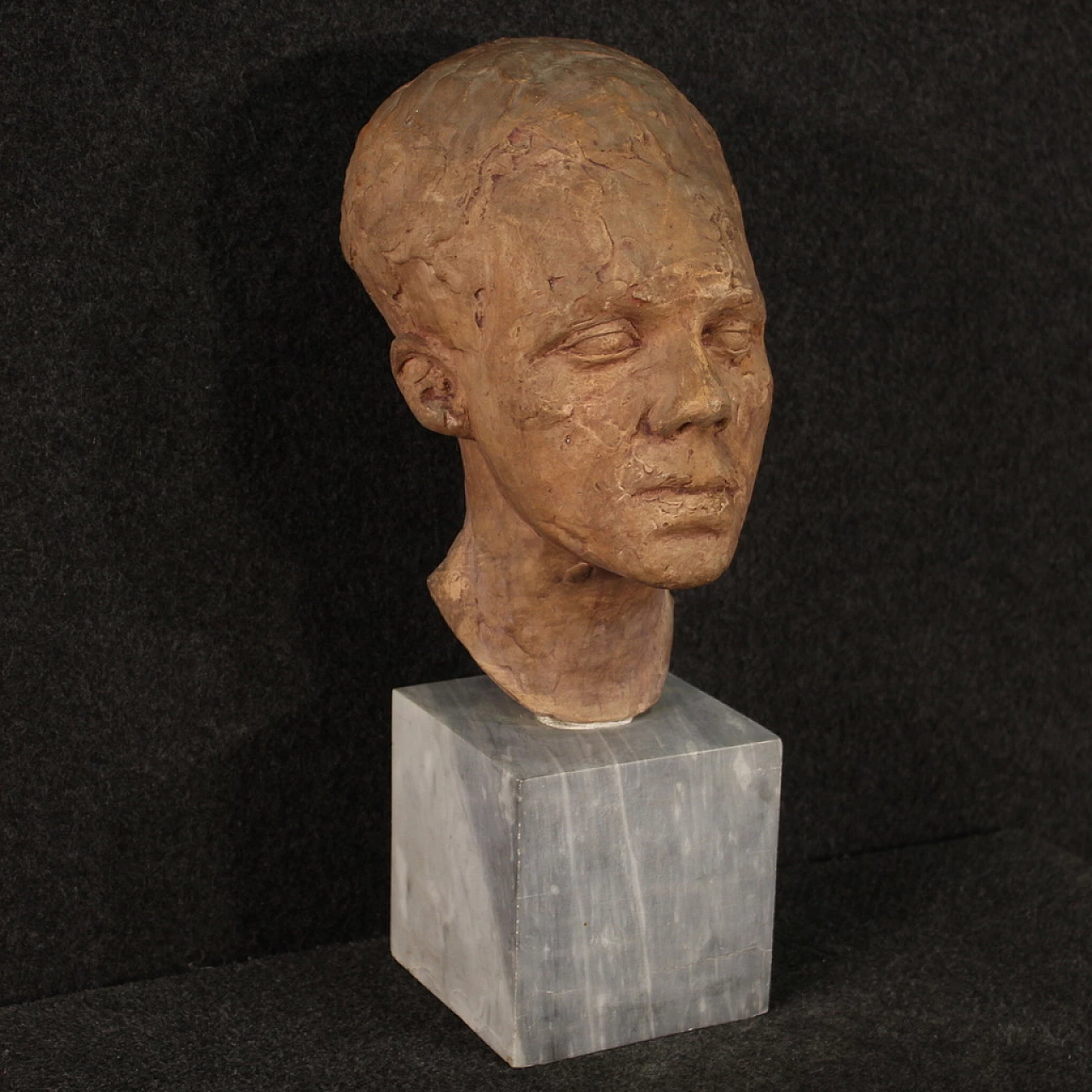 Scultura in terracotta di volto di uomo con base in marmo, anni '60 2
