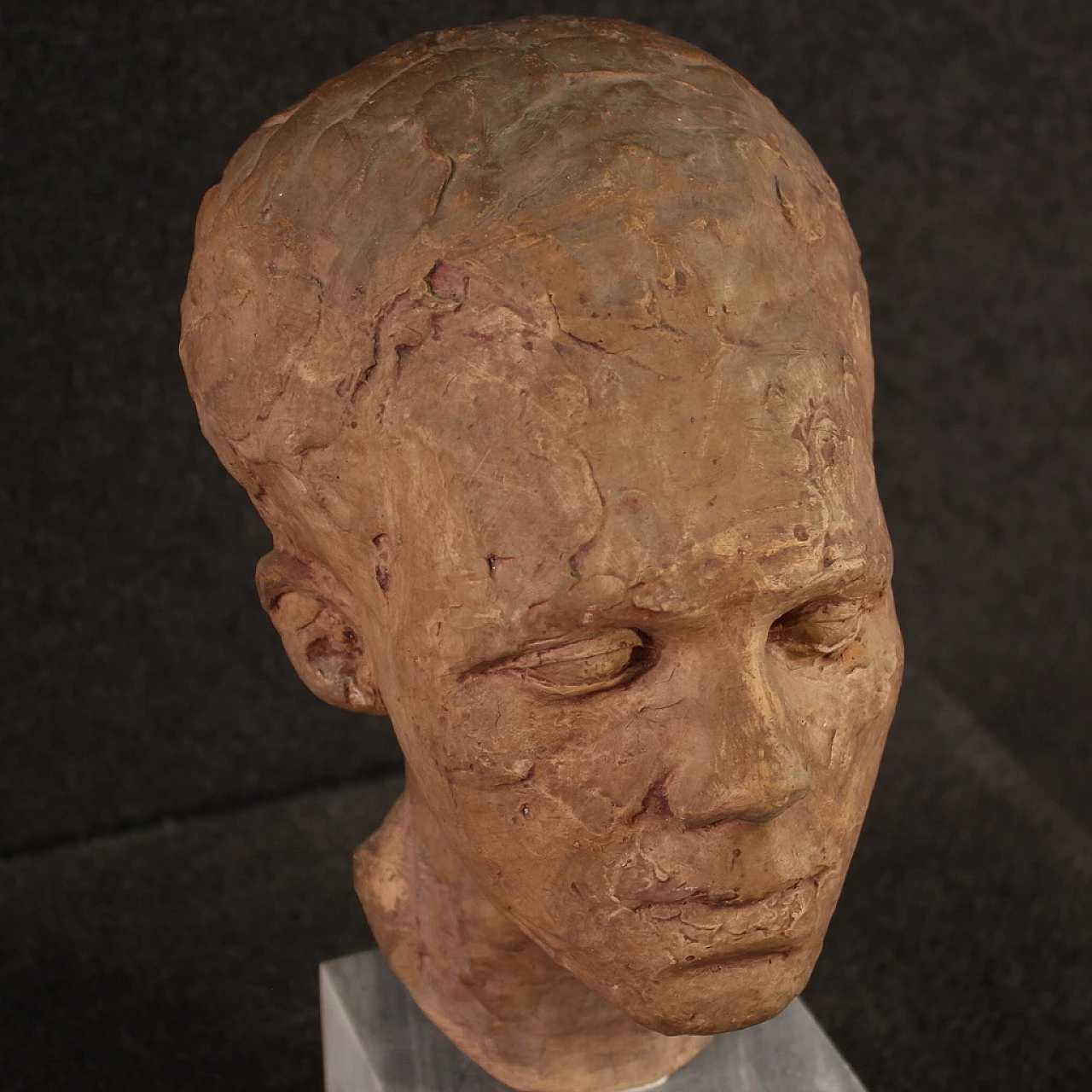 Scultura in terracotta di volto di uomo con base in marmo, anni '60 11