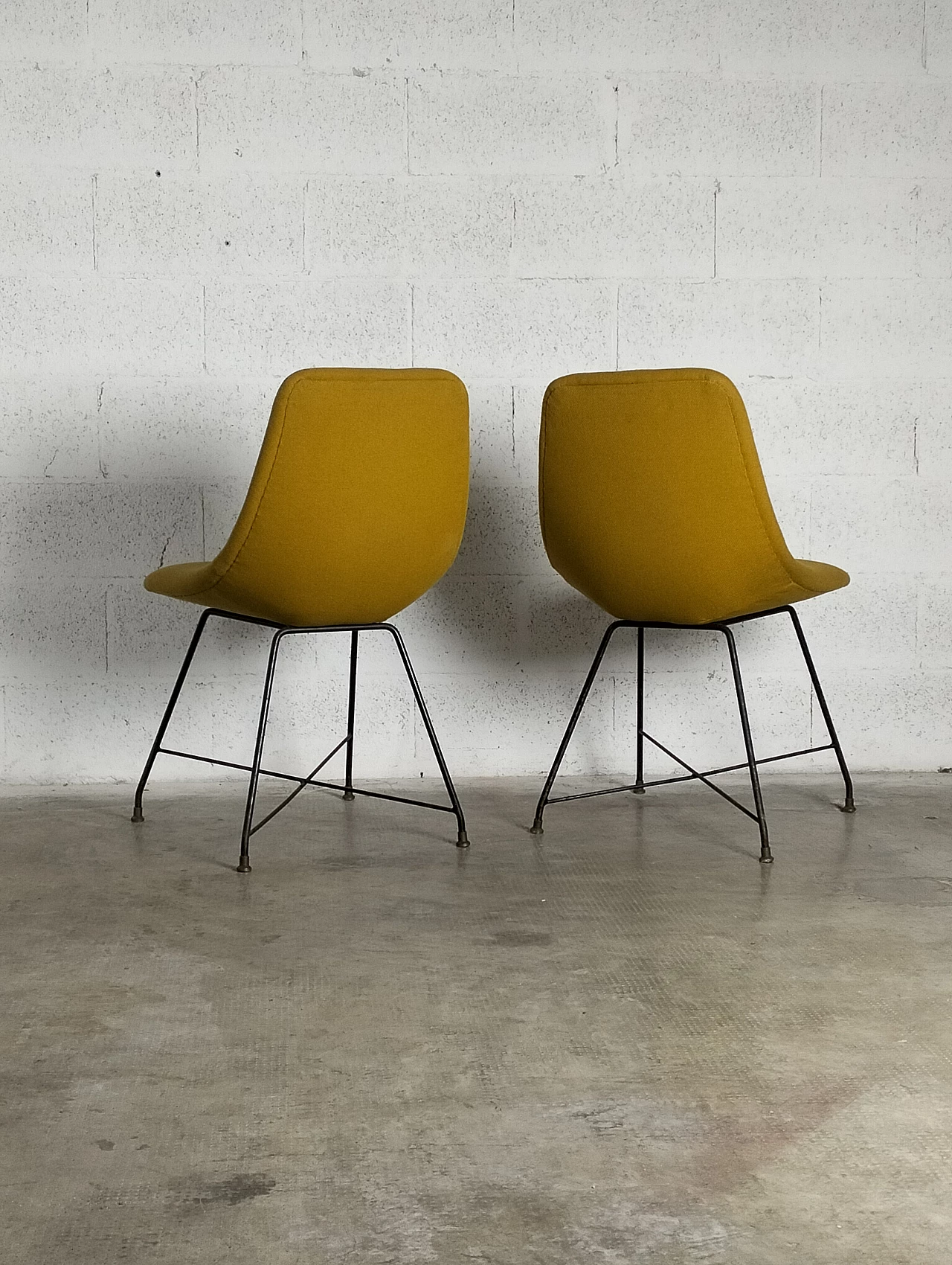 Pair of Aster chairs by Augusto Bozzi for Saporiti, 1960s 9