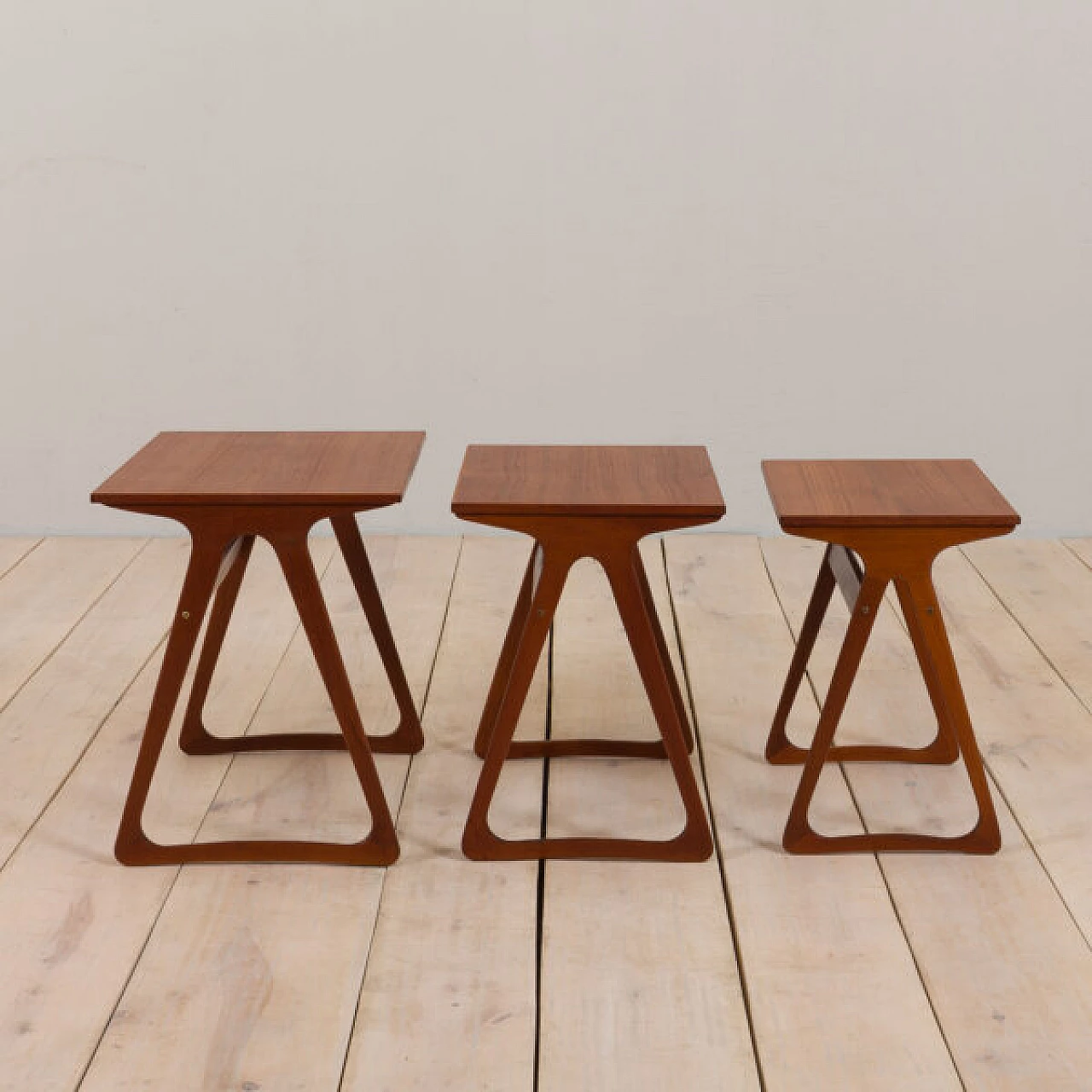 3 Tavolini danesi in teak nello stile di J. Andersen CFC, anni '60 3