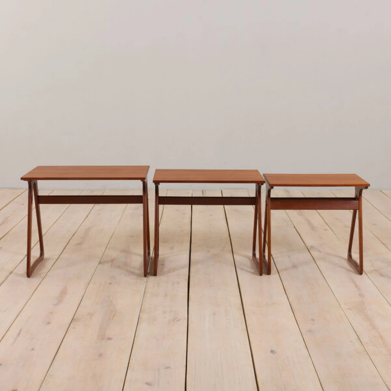 3 Tavolini danesi in teak nello stile di J. Andersen CFC, anni '60 5