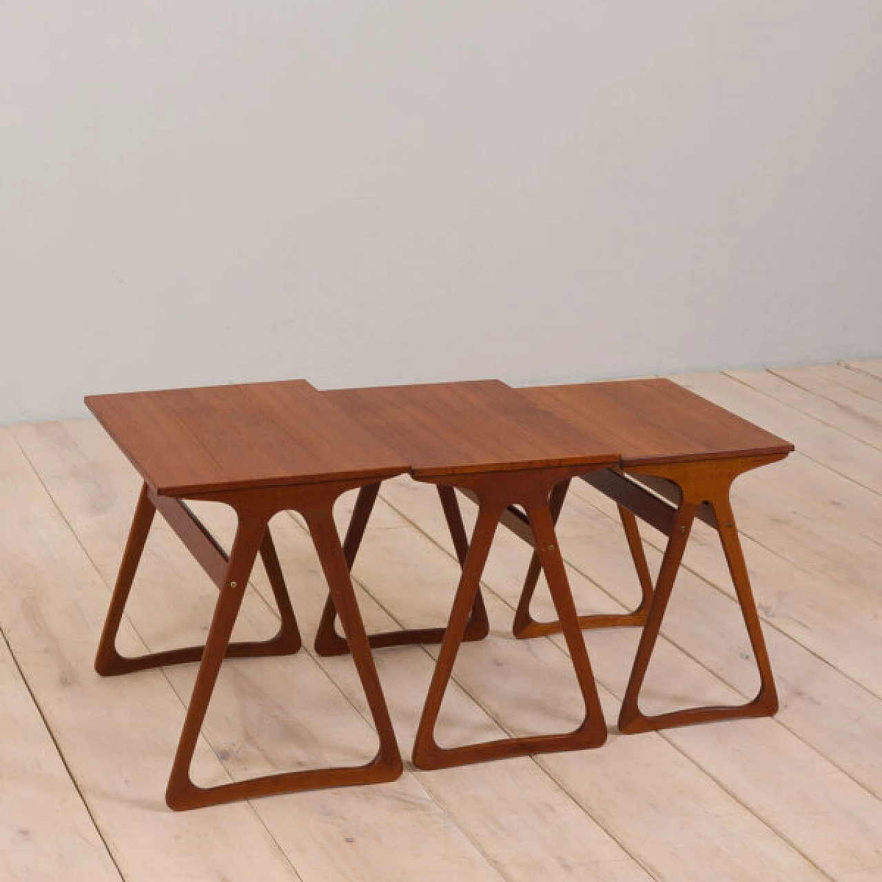3 Tavolini danesi in teak nello stile di J. Andersen CFC, anni '60 6