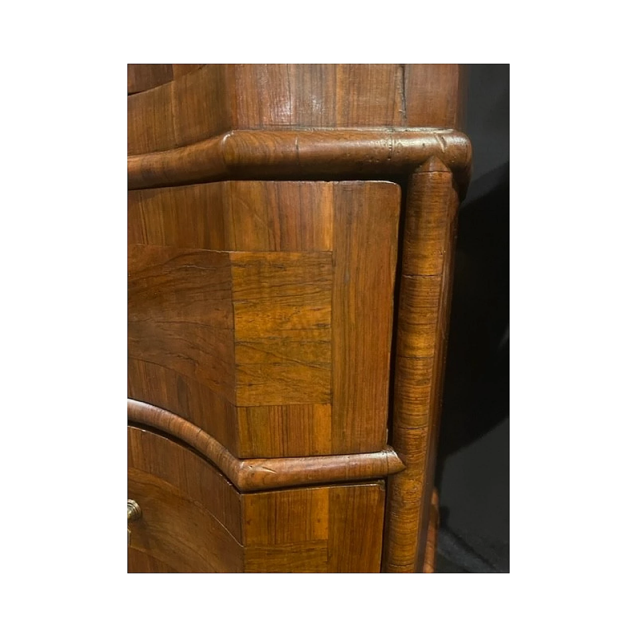 Cassettone a ribalta in noce, '700 4