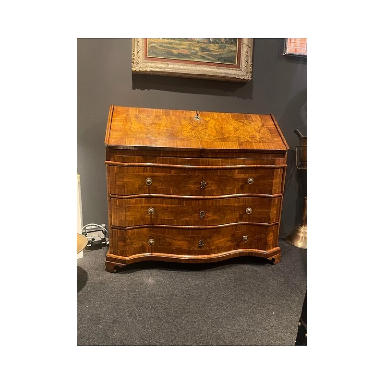 Walnut flap chest of drawers, 18th century 6