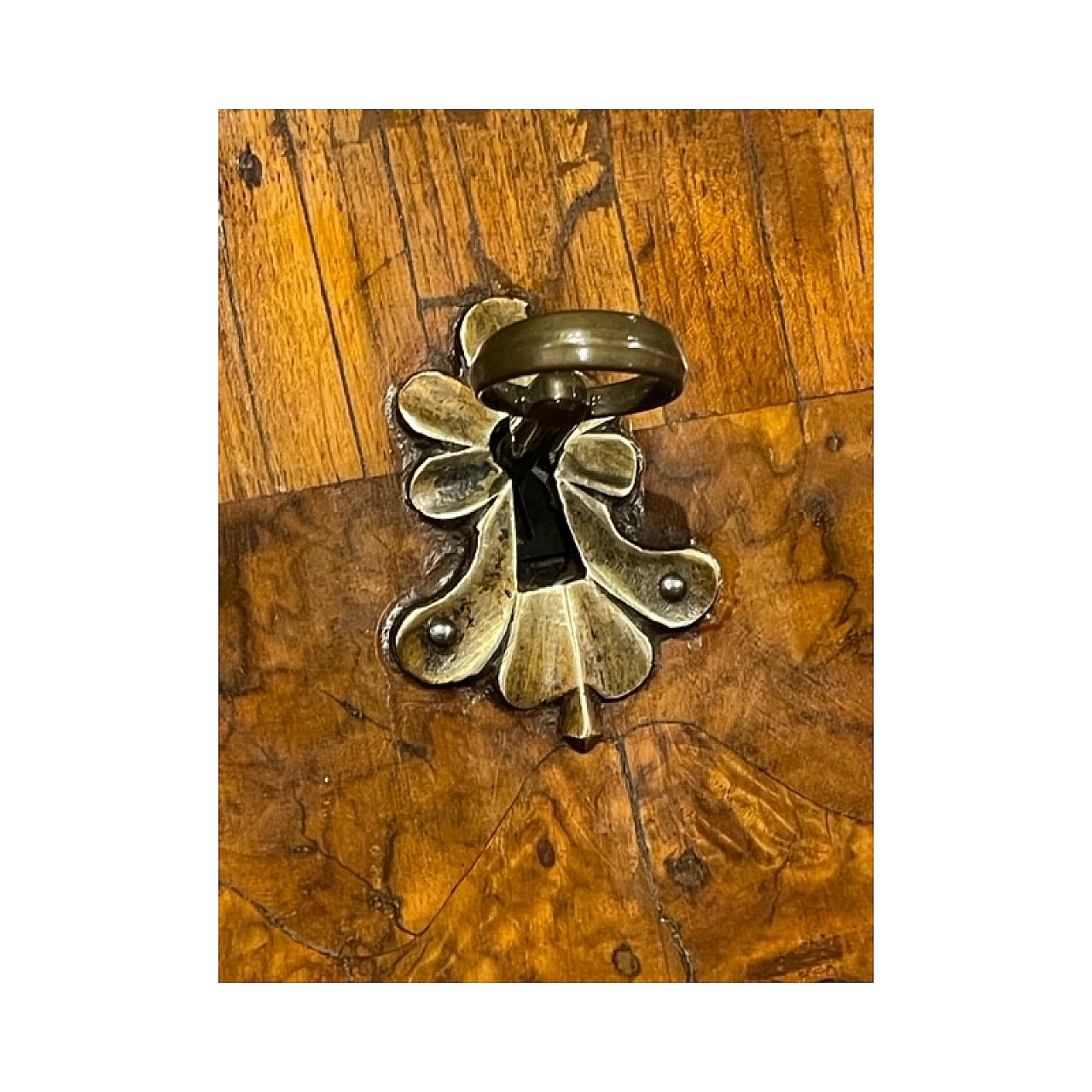 Cassettone a ribalta in noce, '700 14