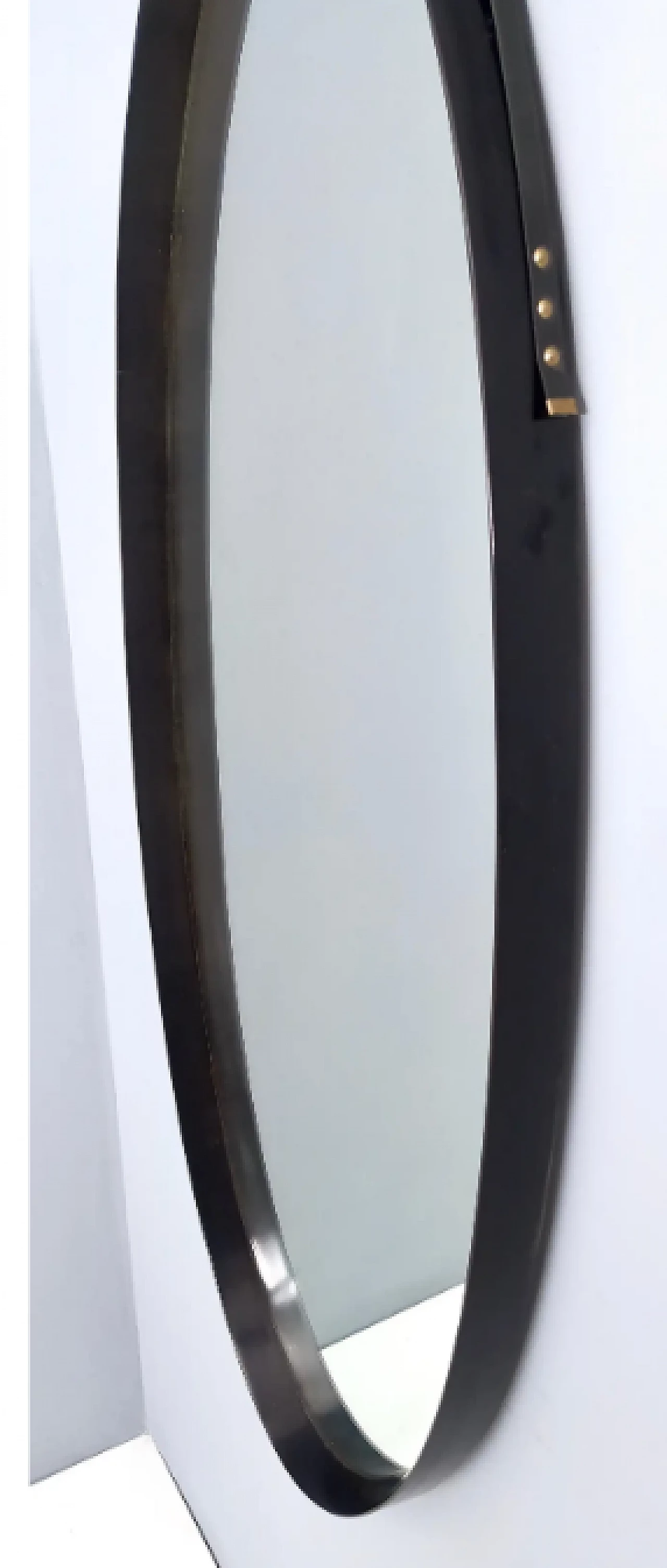 Specchio ovale da parete con cornice in legno ebanizzato e gancio in pelle, anni '60 6