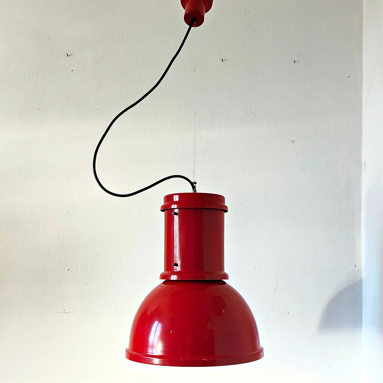 Pair of red metal hanging lamps by Fontana Arte, 1970s 2