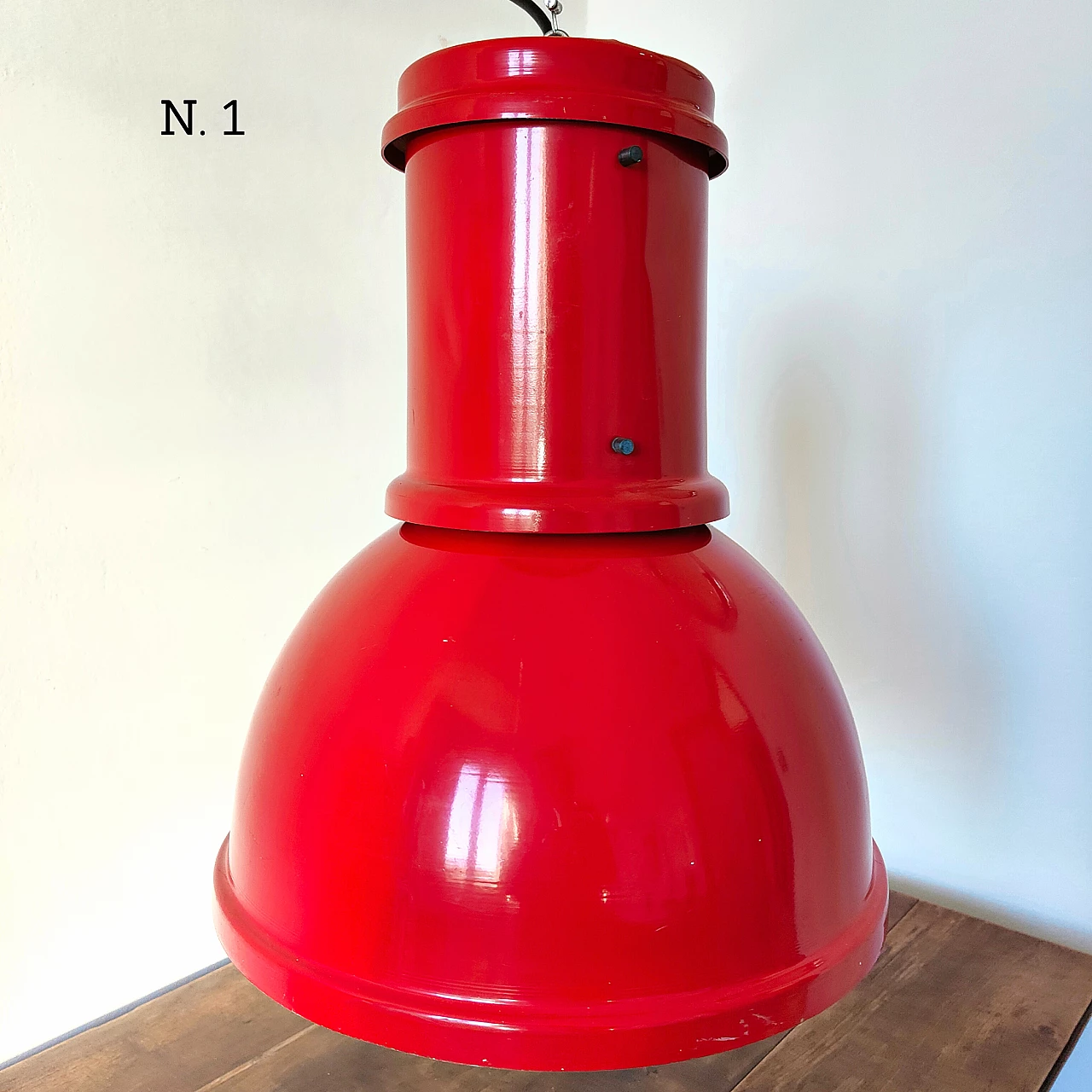 Coppia di lampade a sospensione in metallo rosso di Fontana Arte, anni '70 4