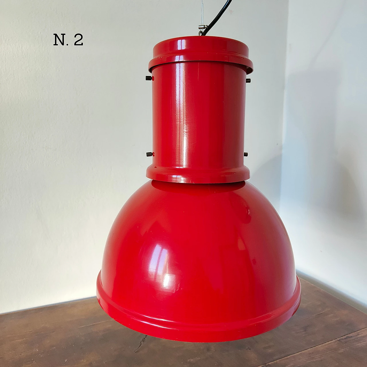 Coppia di lampade a sospensione in metallo rosso di Fontana Arte, anni '70 7