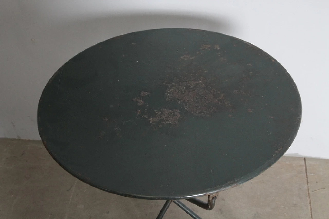 Green lacquered iron outdoor round table, 19th century 3