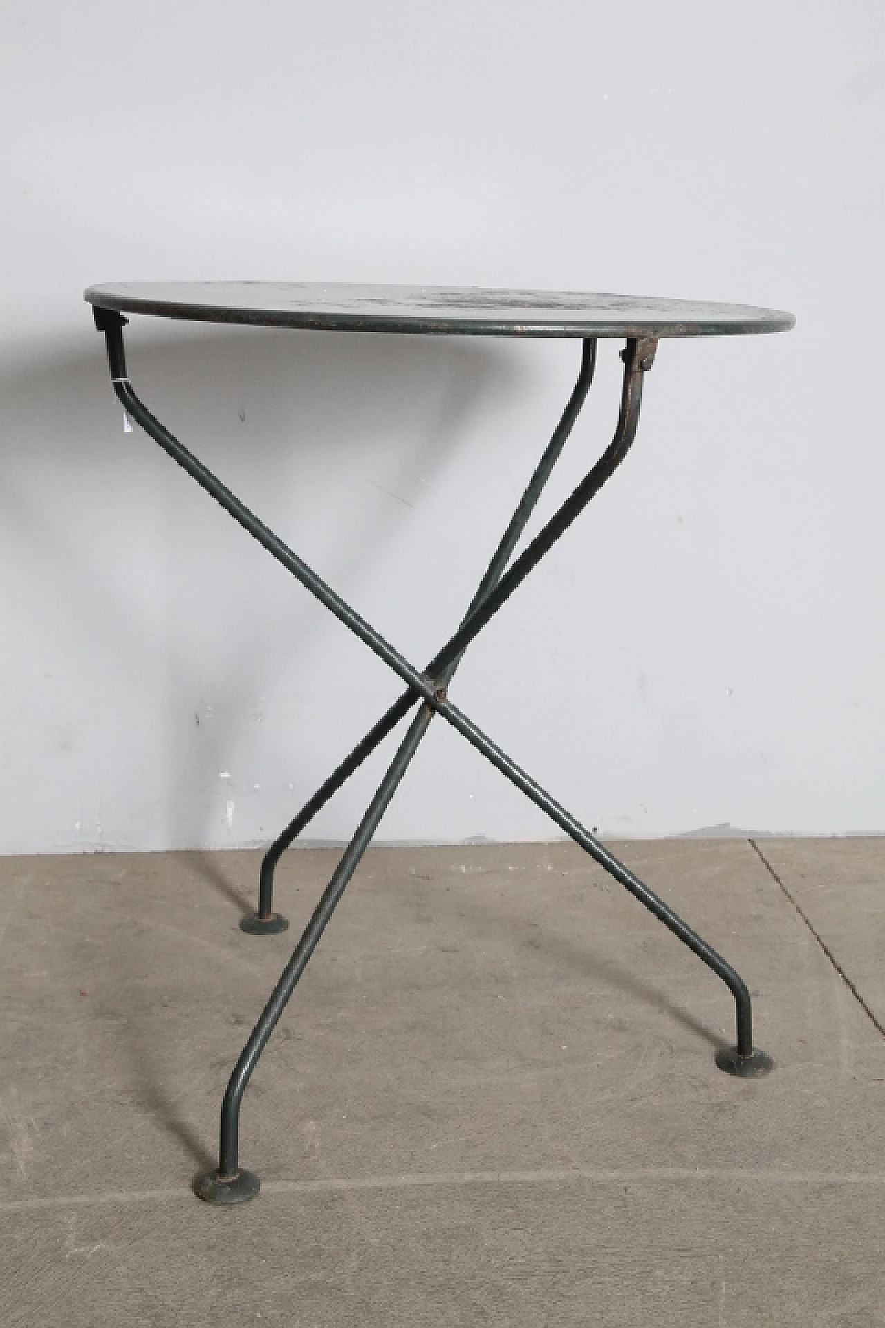 Tavolo rotondo da esterno in ferro laccato verde, '800 7