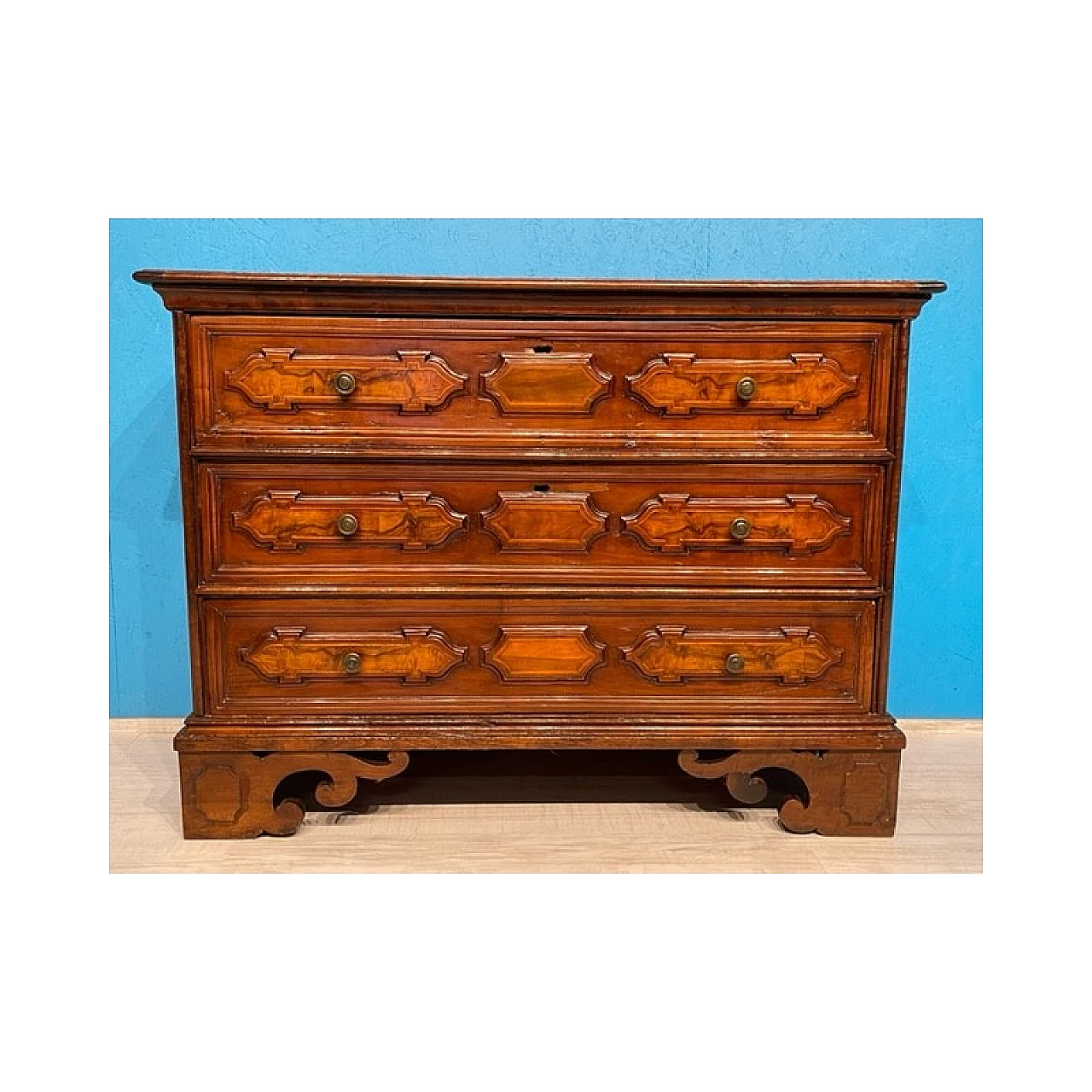 Lombardy chest of drawers in cherry wood, late 18th century 1