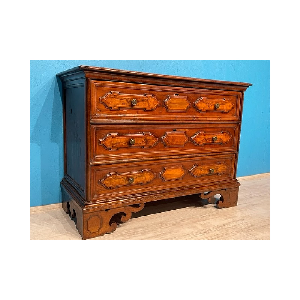 Lombardy chest of drawers in cherry wood, late 18th century 2