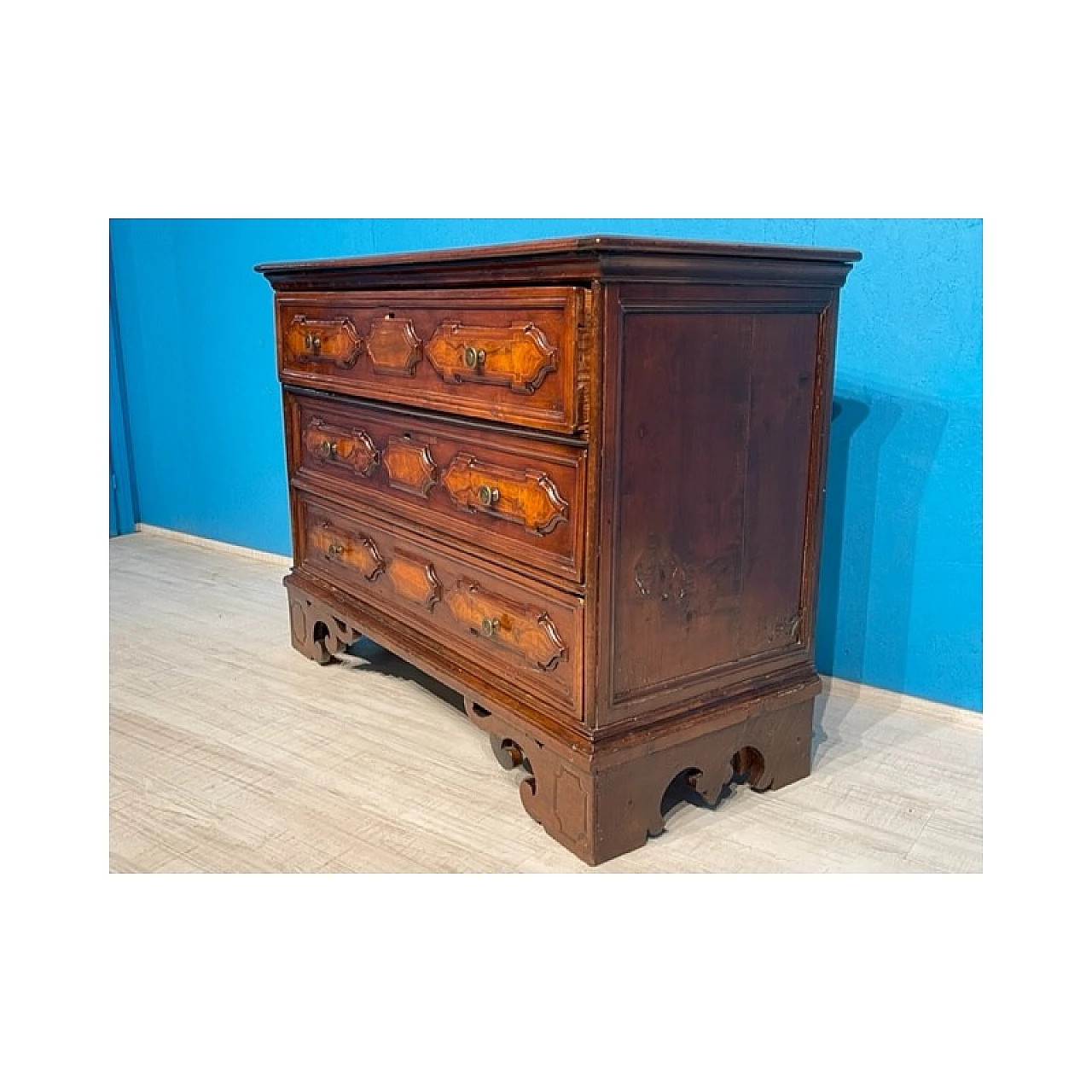 Lombardy chest of drawers in cherry wood, late 18th century 3
