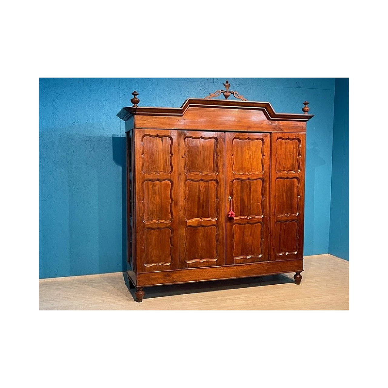 Emilian pantry cupboard in solid walnut, 18th century 2