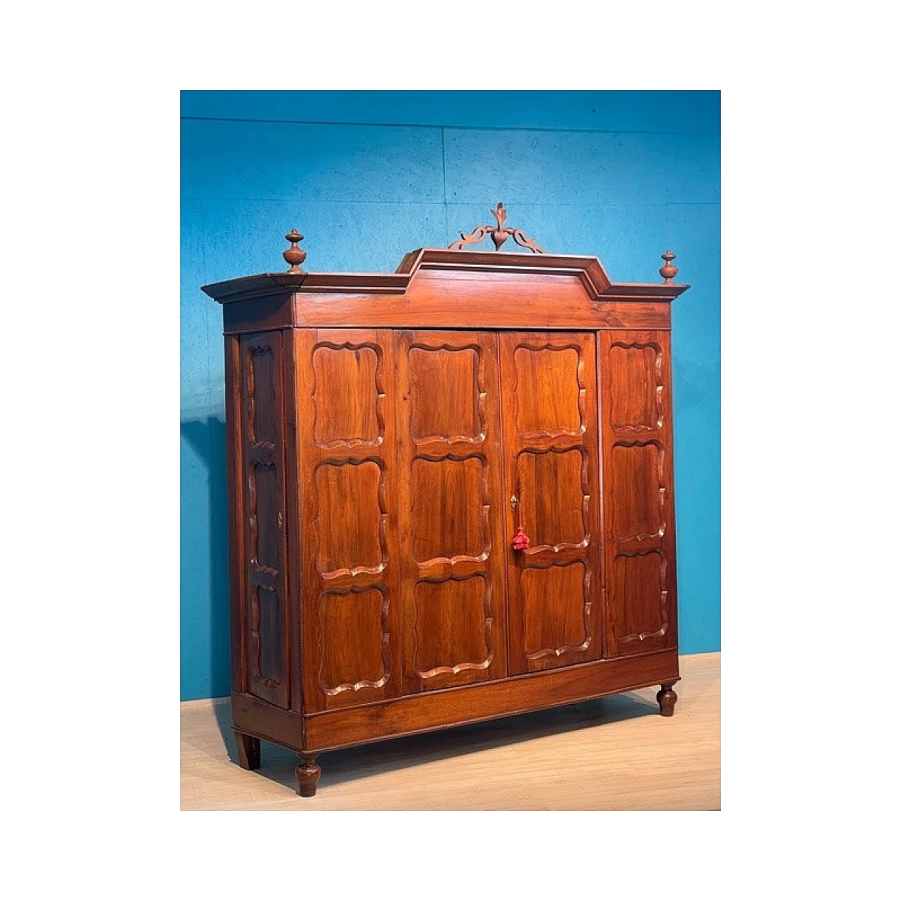 Emilian pantry cupboard in solid walnut, 18th century 4