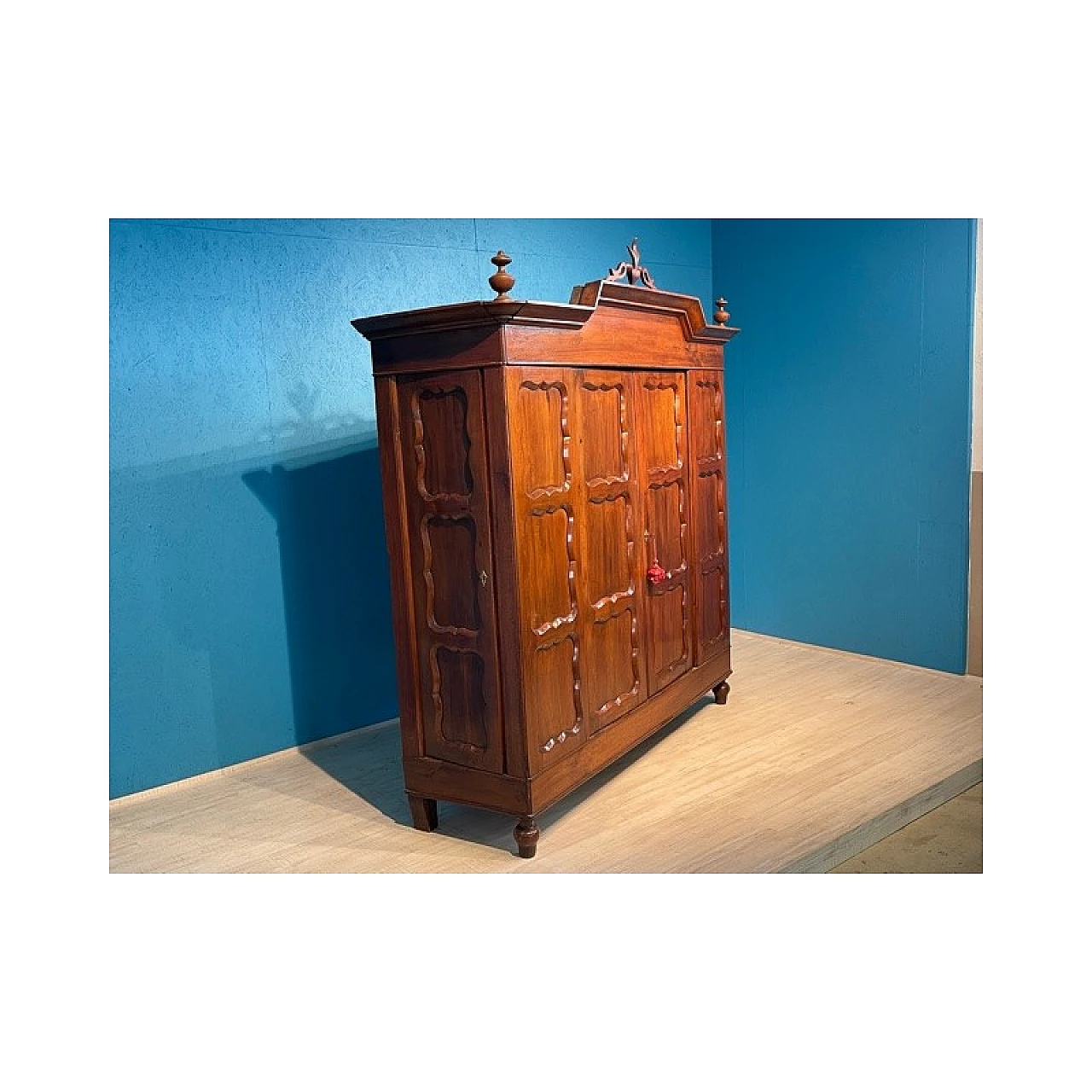 Emilian pantry cupboard in solid walnut, 18th century 5