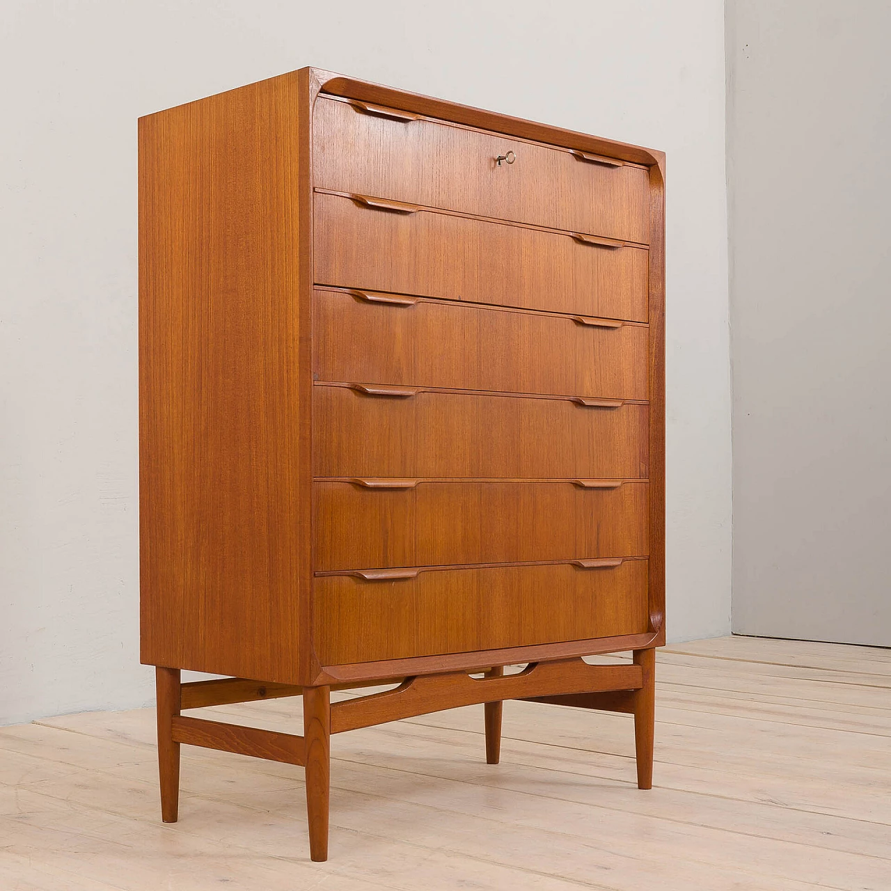 Cassettiera in teak attribuita a Johannes Andersen, anni '60 7