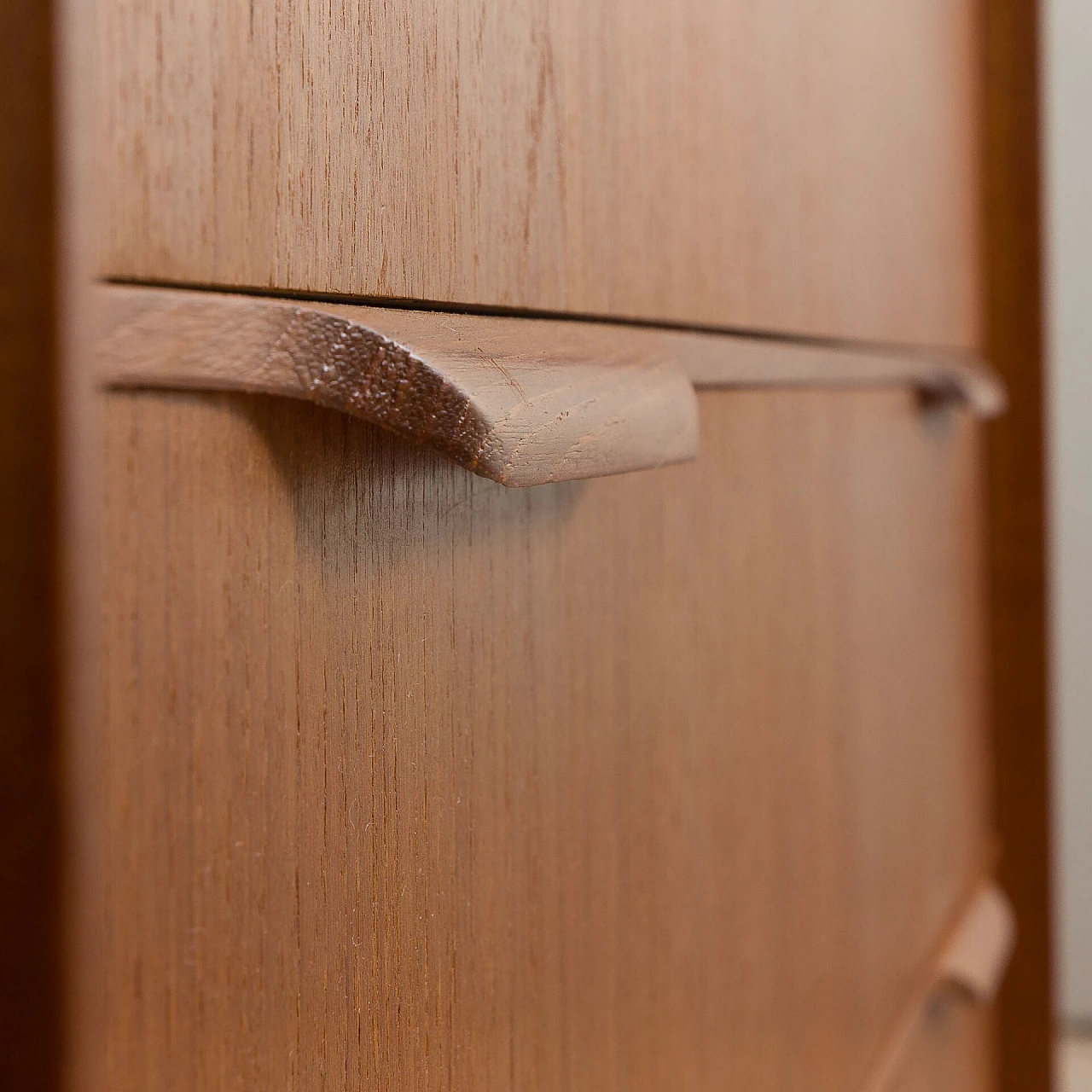 Cassettiera in teak attribuita a Johannes Andersen, anni '60 8