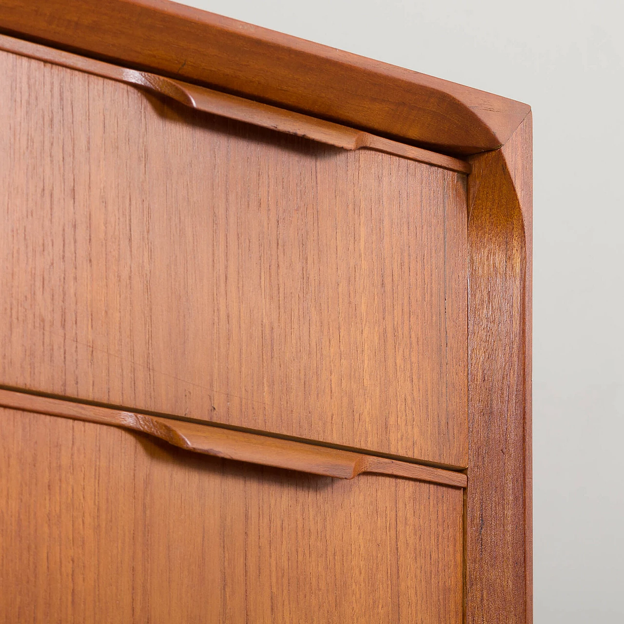 Cassettiera in teak attribuita a Johannes Andersen, anni '60 12