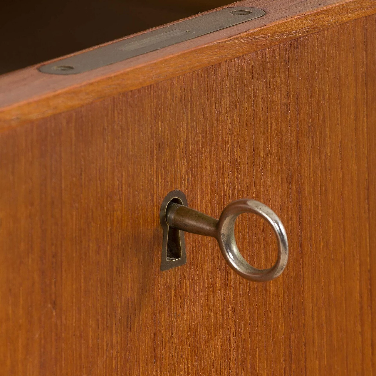 Cassettiera in teak attribuita a Johannes Andersen, anni '60 13