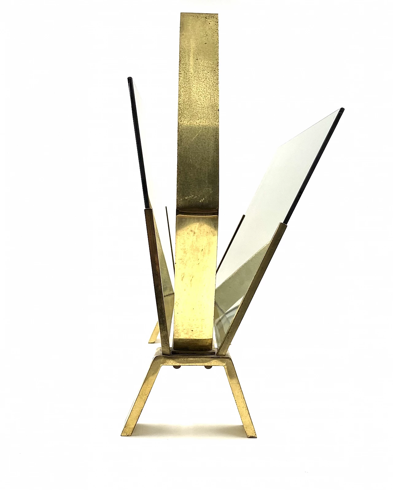 Brass and smoked glass magazine rack, 1970s 16