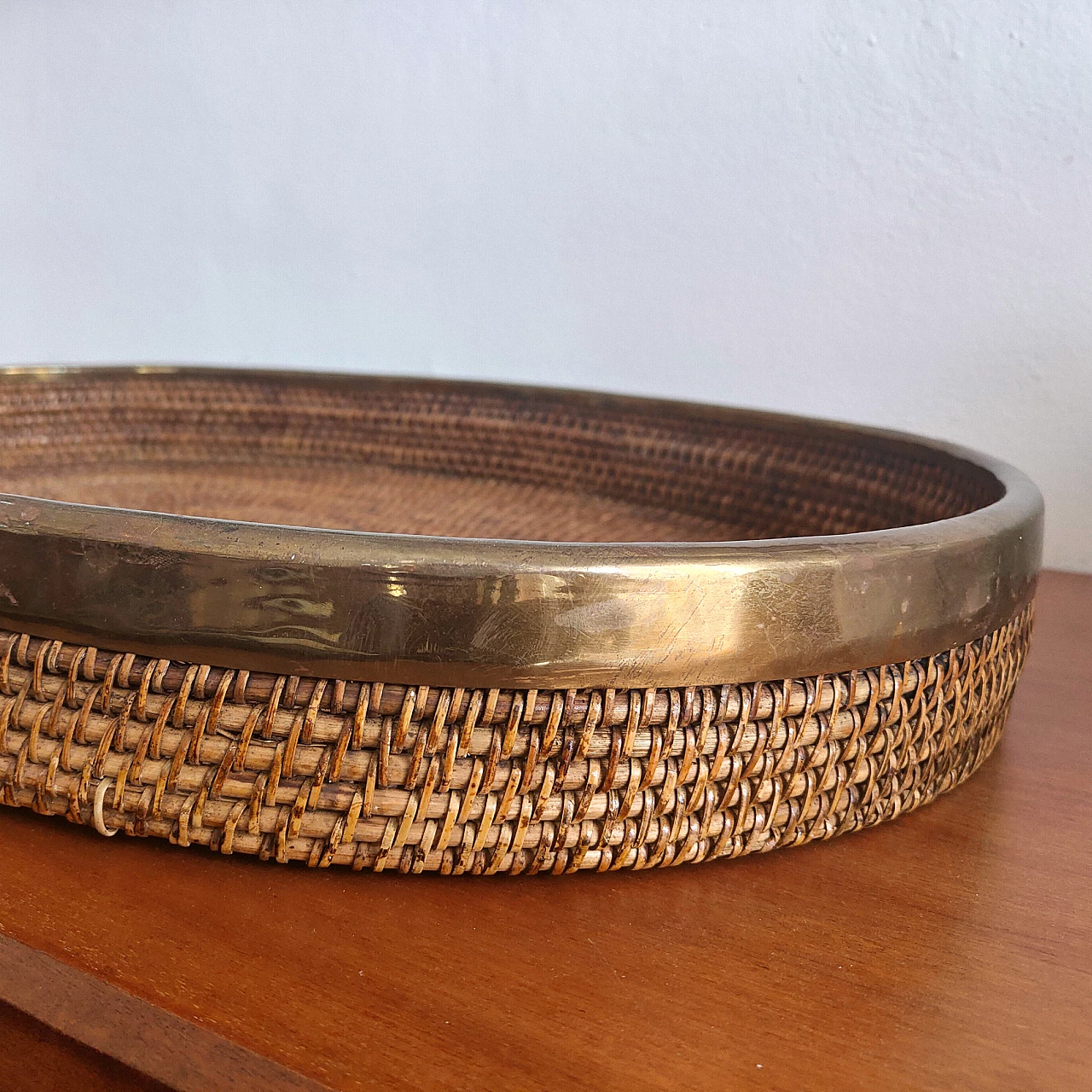 Wicker and brass tray in the style of Gabriella Crespi, 1970s 2
