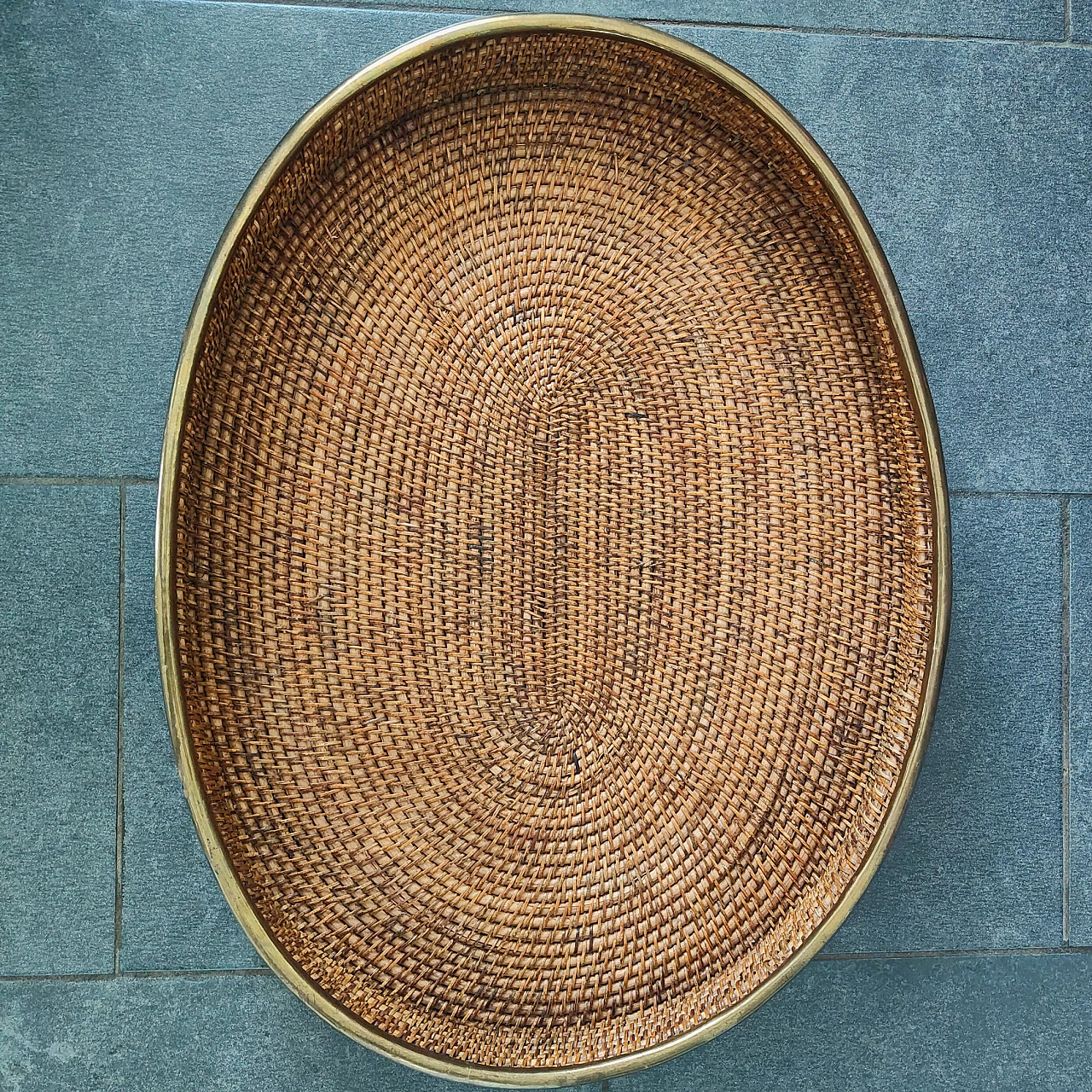 Wicker and brass tray in the style of Gabriella Crespi, 1970s 7