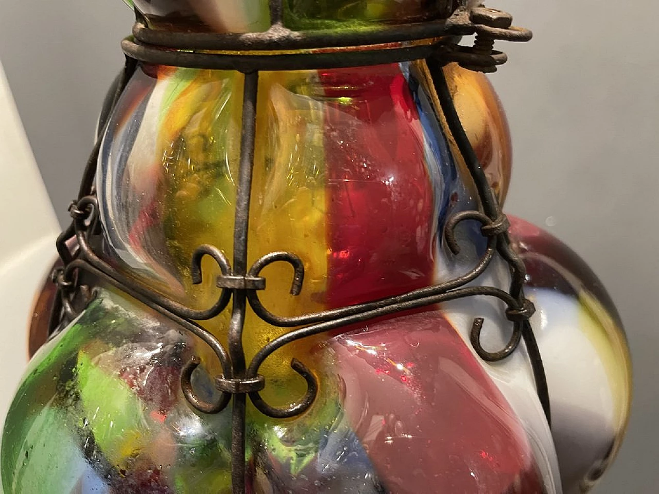 Lampada a sospensione in ferro battuto e vetro multicolore, anni '50 6