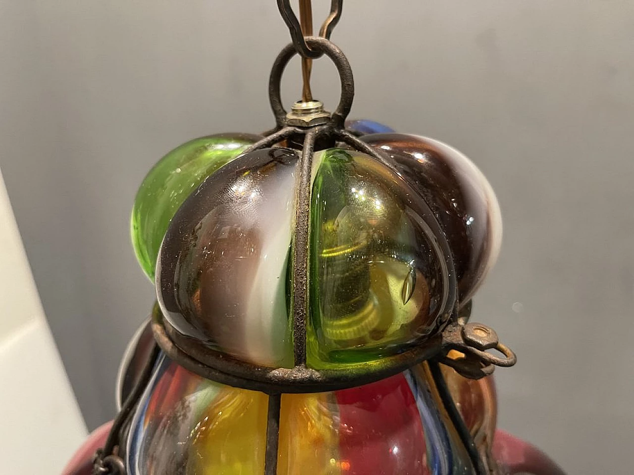 Lampada a sospensione in ferro battuto e vetro multicolore, anni '50 7