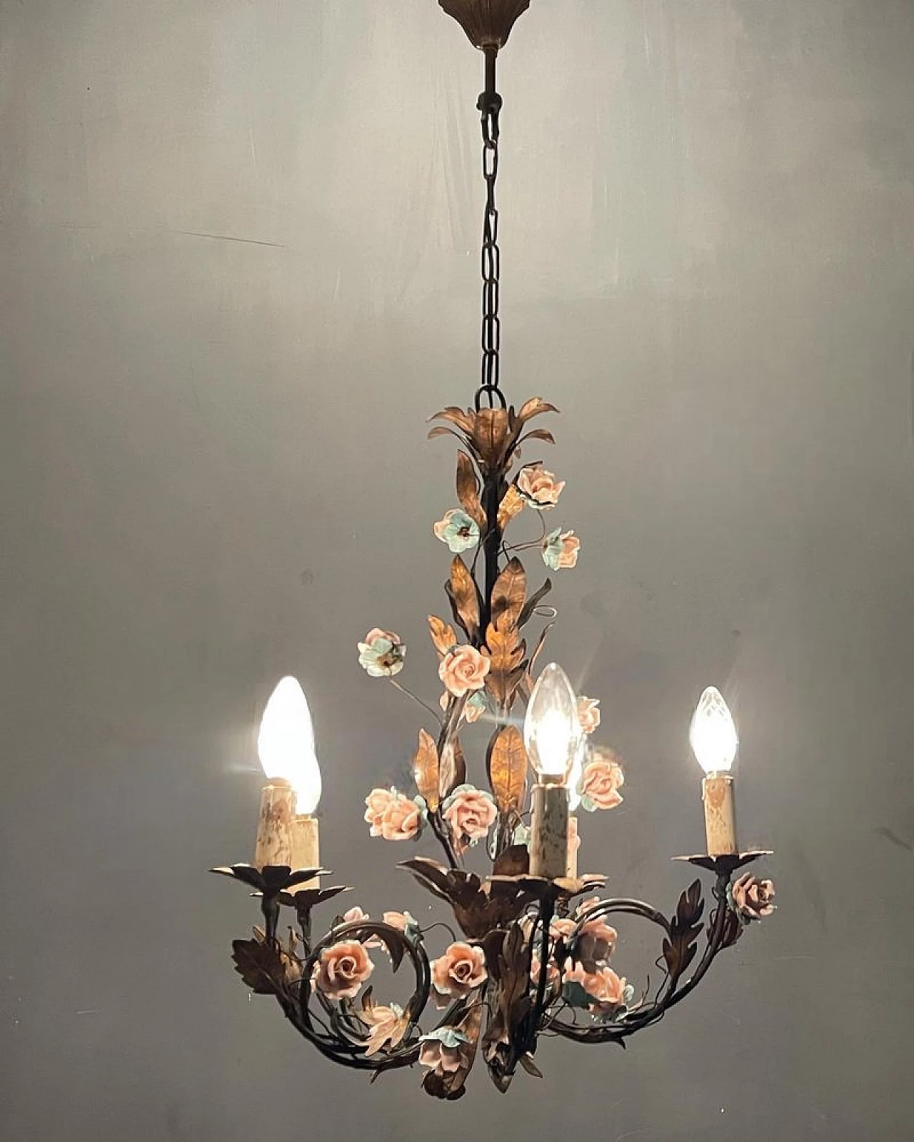 Rose flower chandelier in porcelain by Tole, 1960s 5
